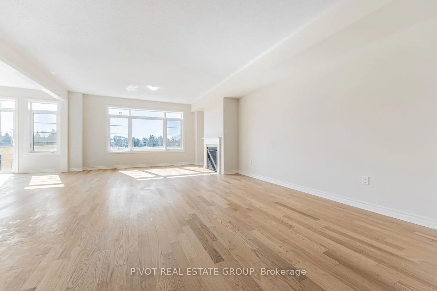 32 Waterfront Crescent