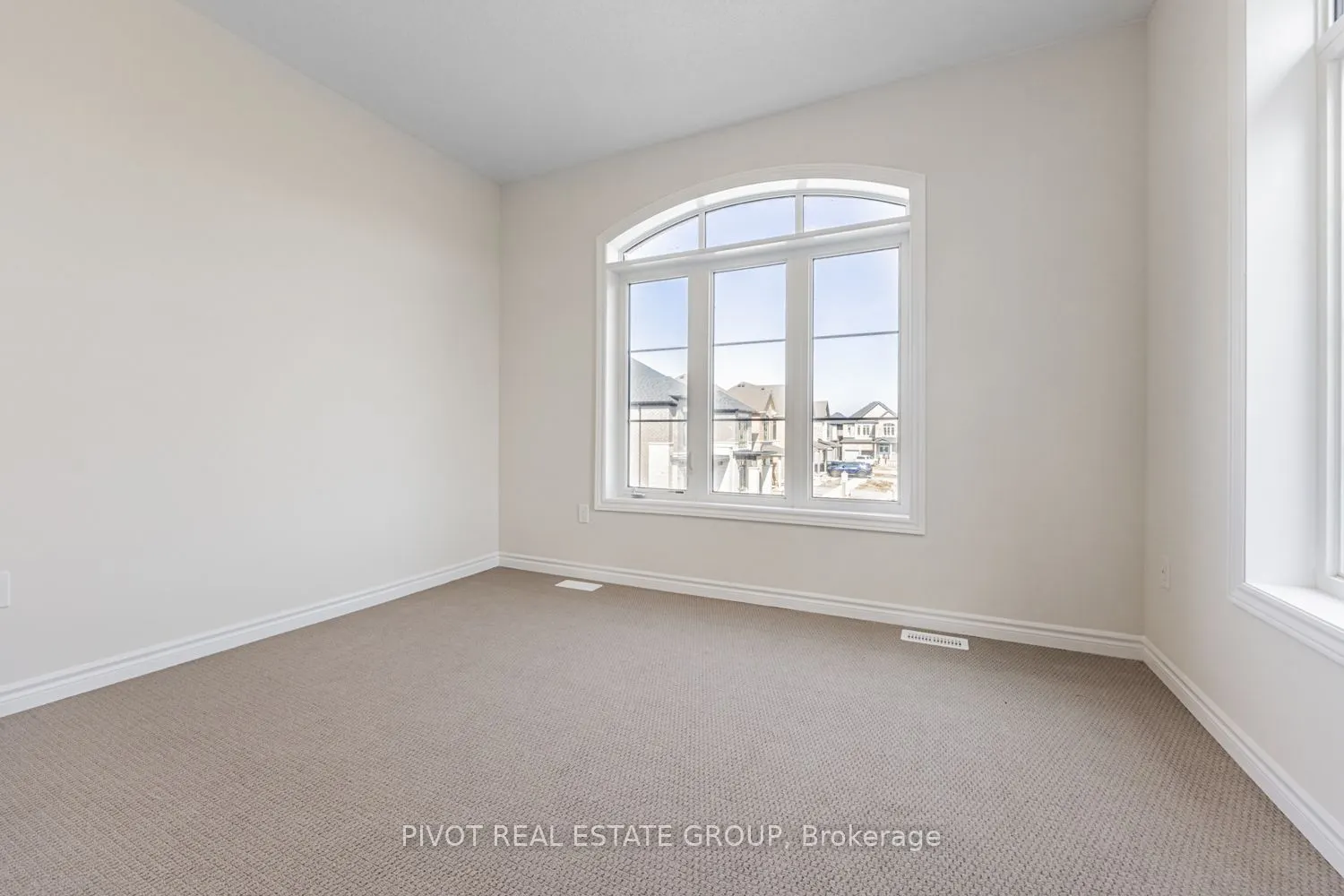 32 Waterfront Crescent