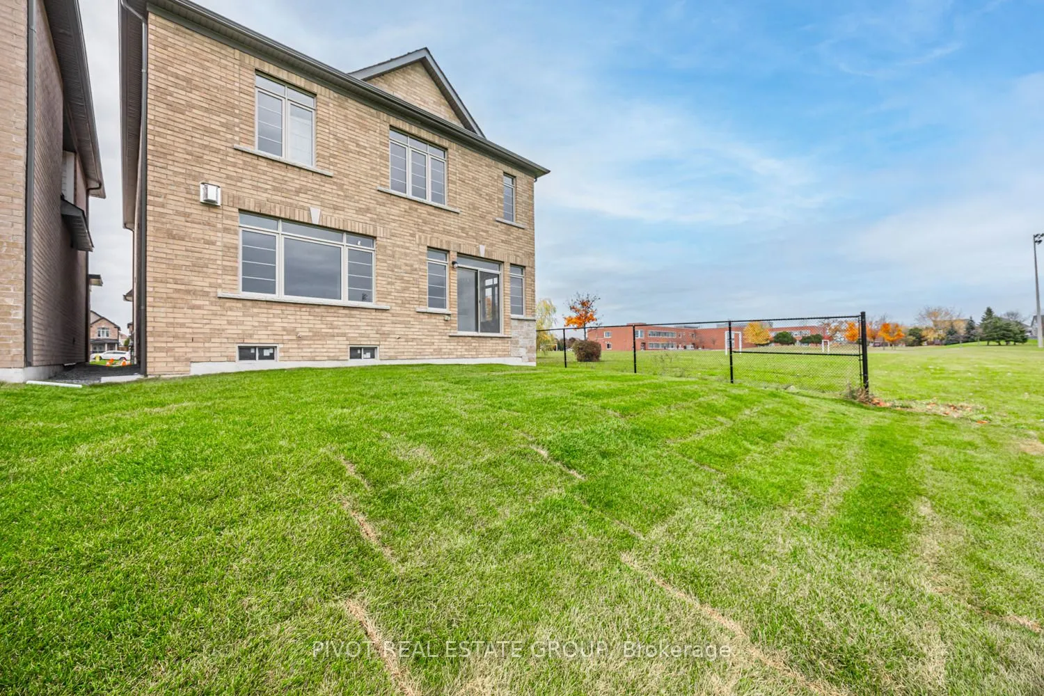 32 Waterfront Crescent