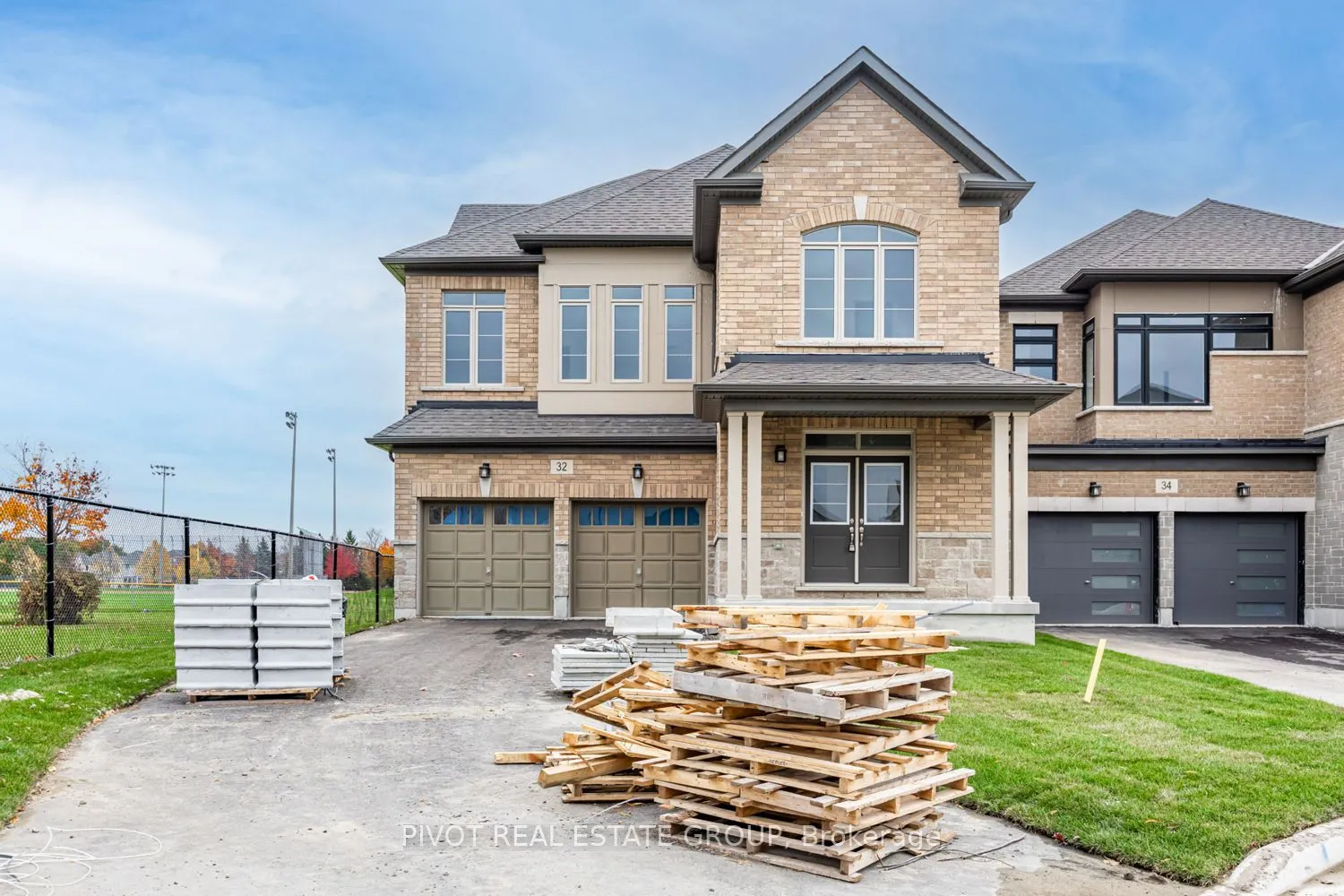 32 Waterfront Crescent