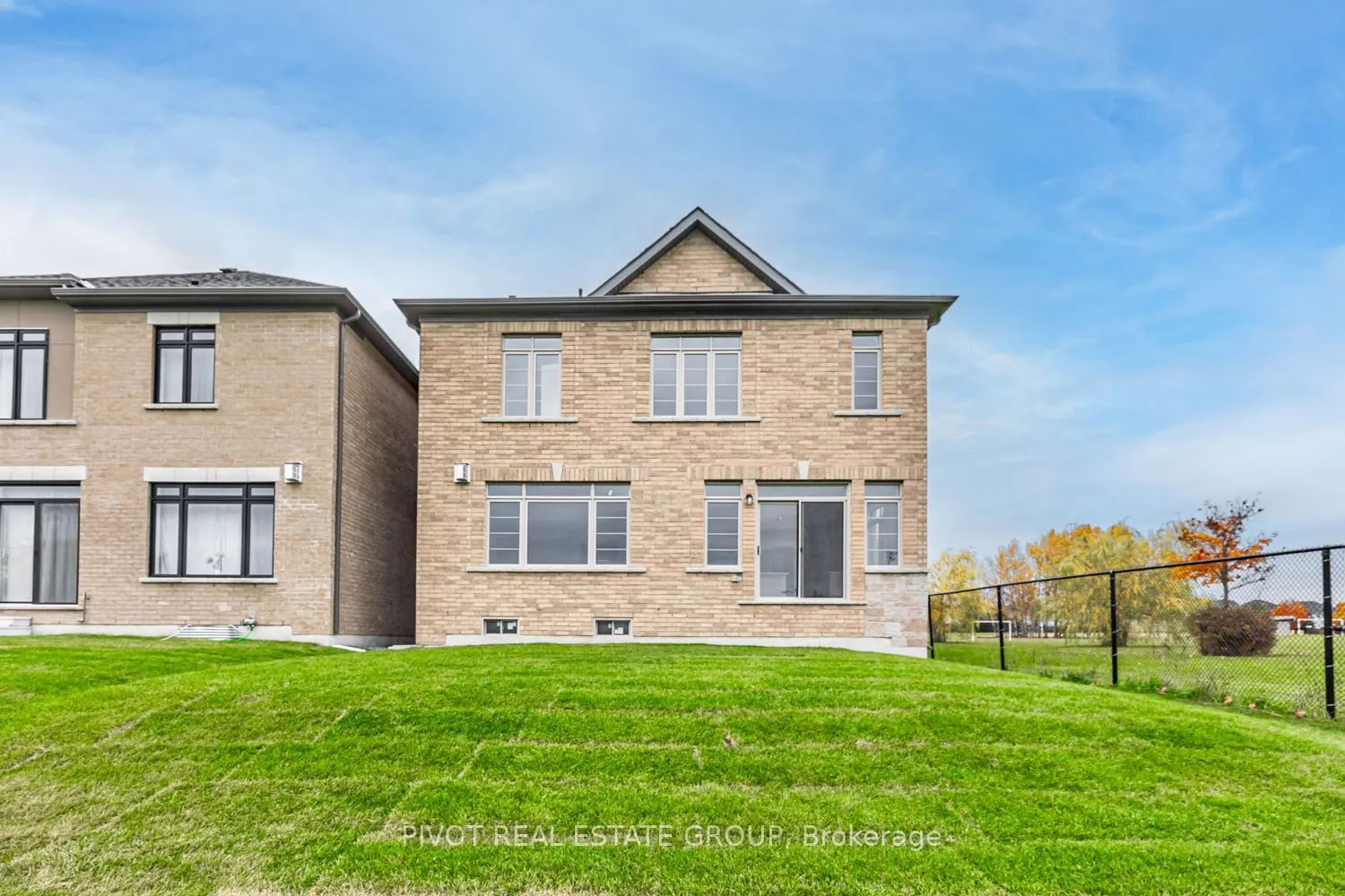 32 Waterfront Crescent
