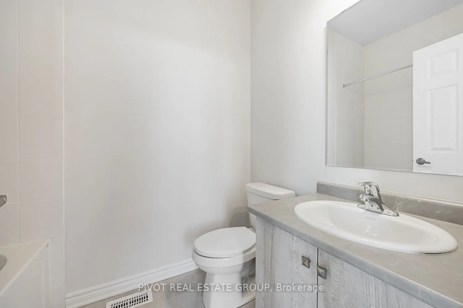 32 Waterfront Crescent