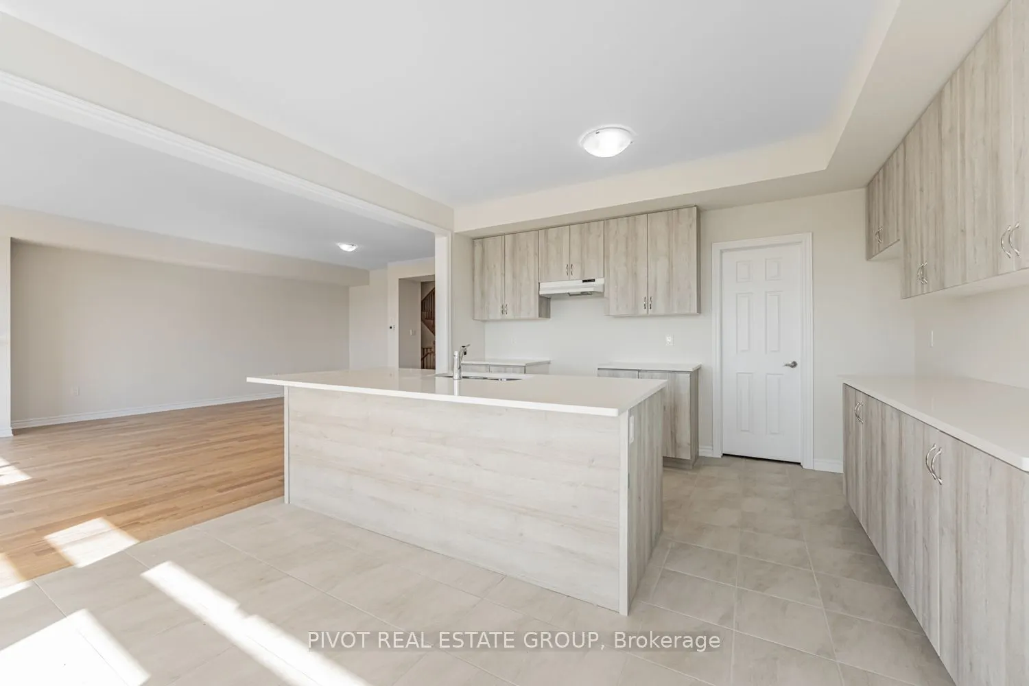 32 Waterfront Crescent