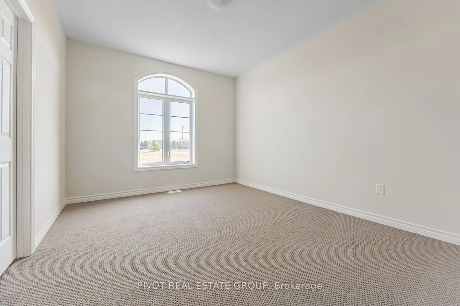 32 Waterfront Crescent