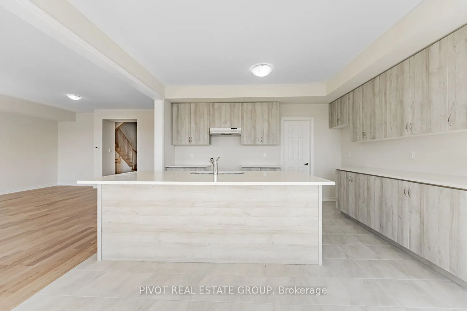 32 Waterfront Crescent