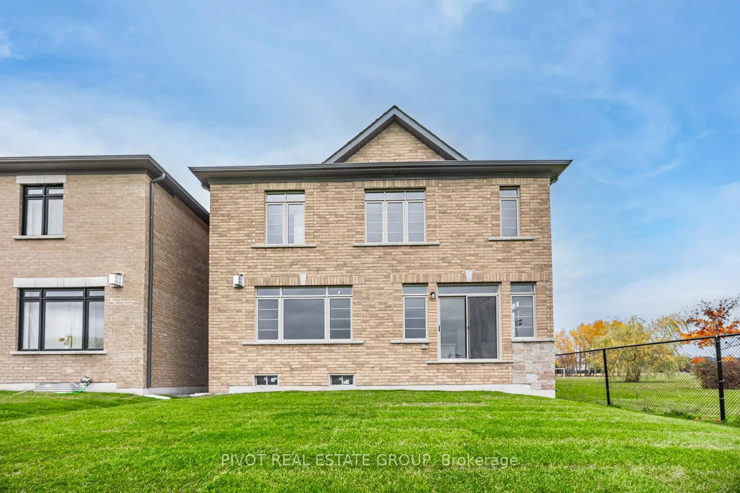 32 Waterfront Crescent