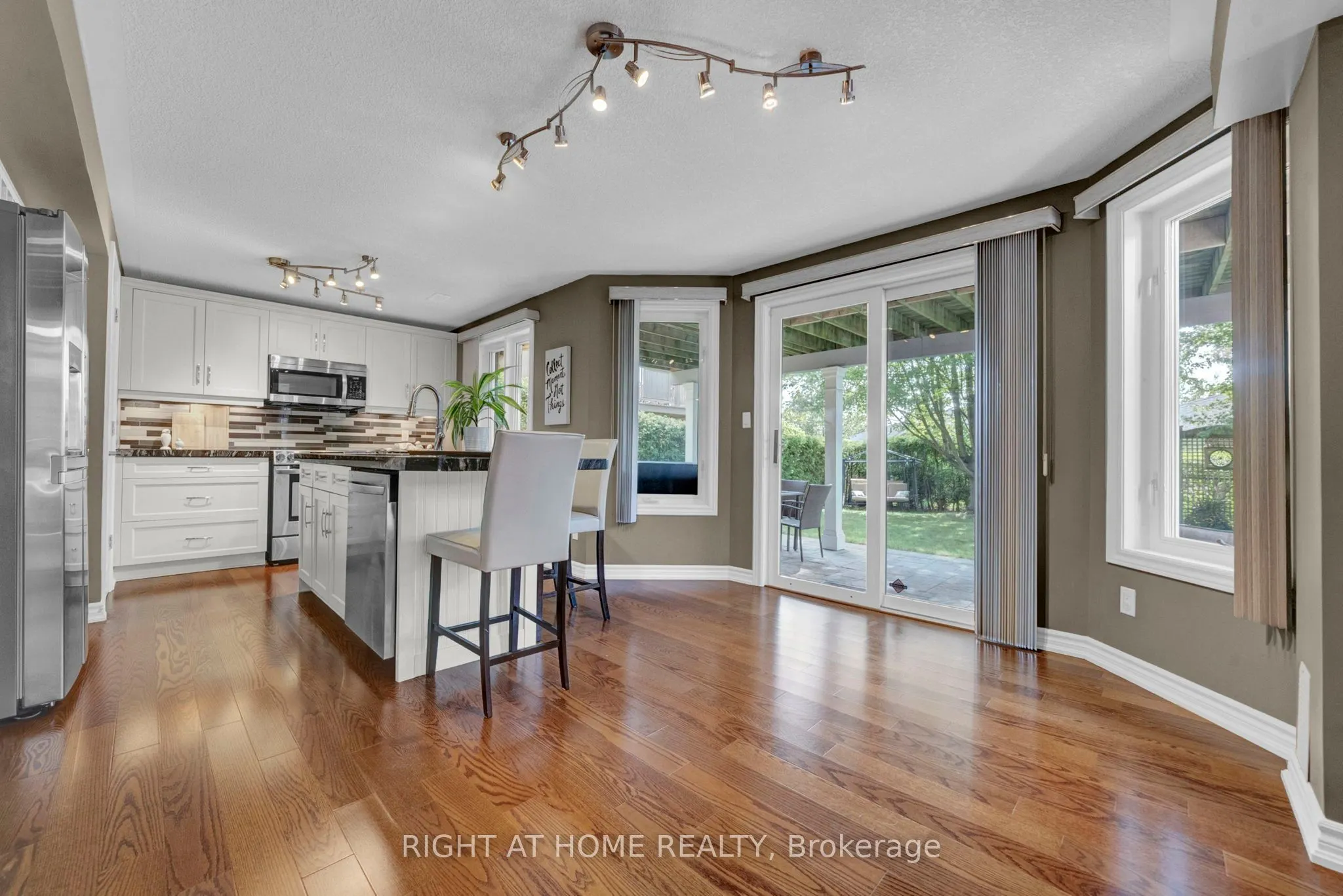 889 Oberland Drive