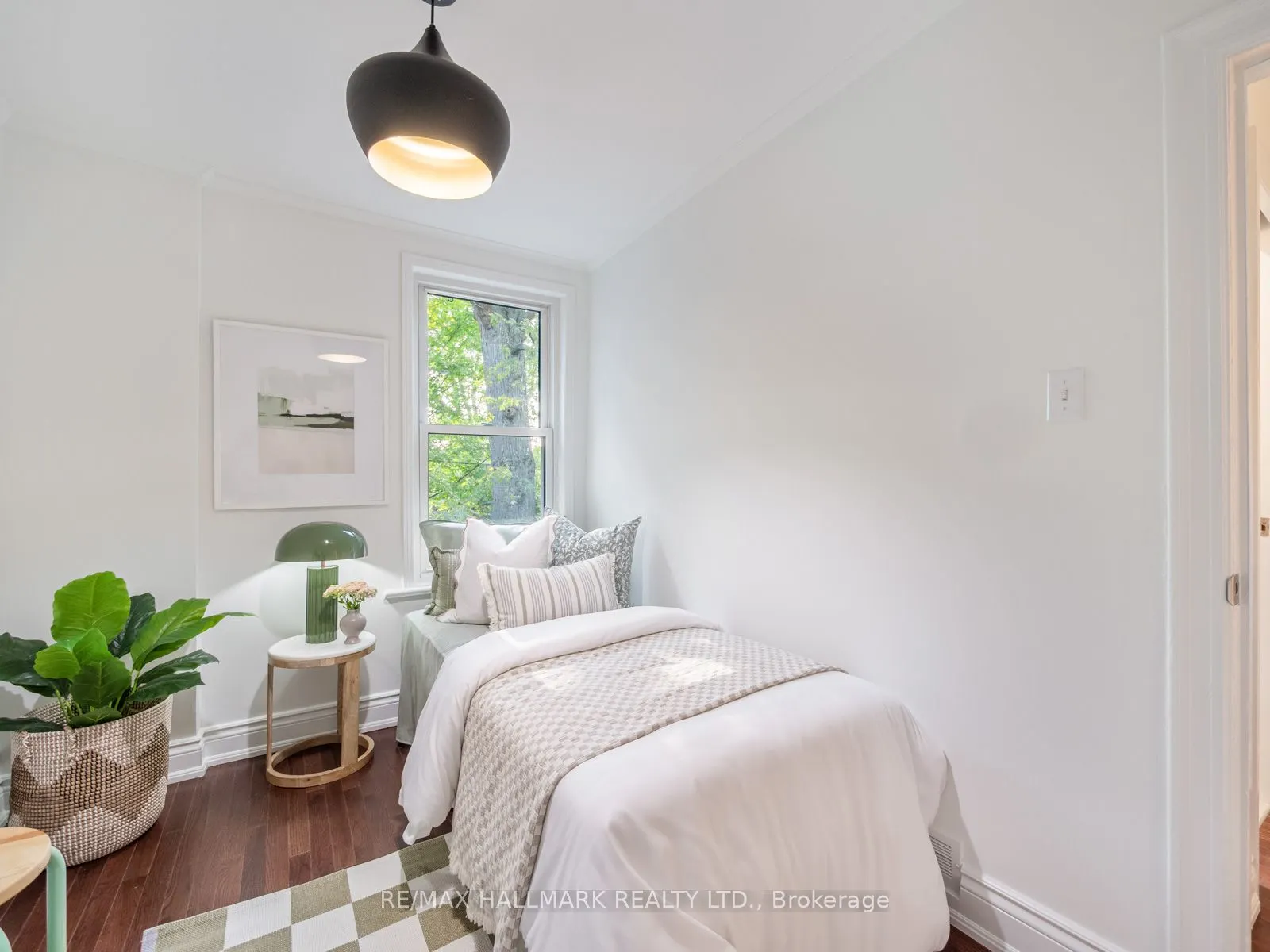92 Moberly Avenue
