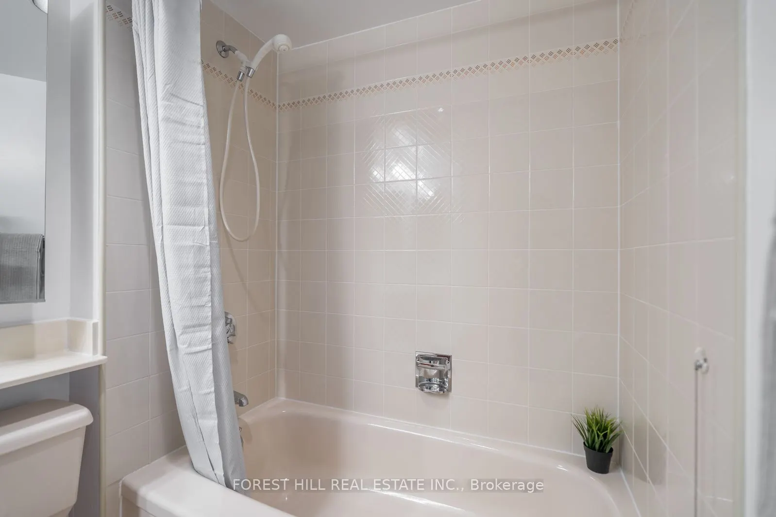 225 Bamburgh Circle, #303