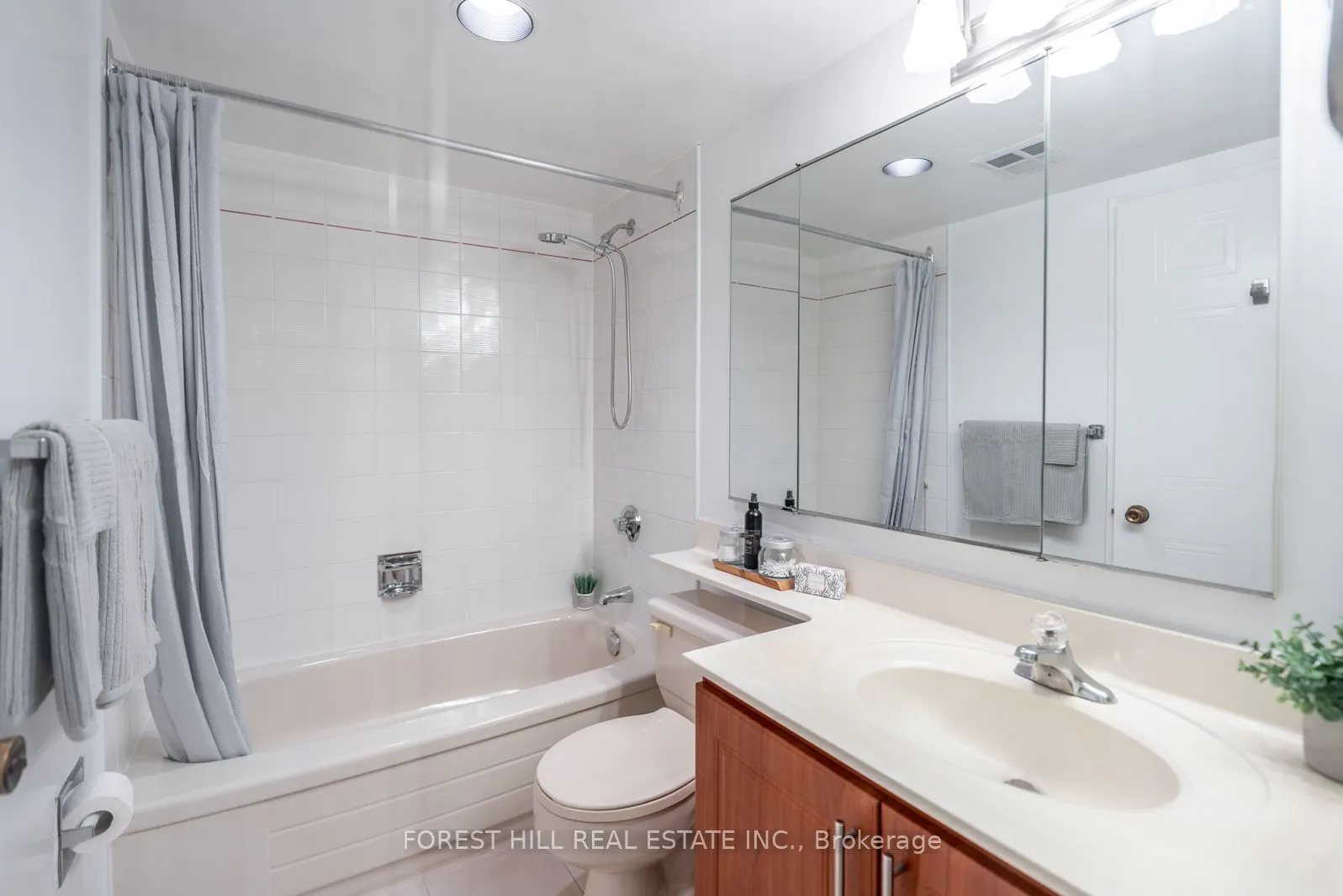225 Bamburgh Circle, #303