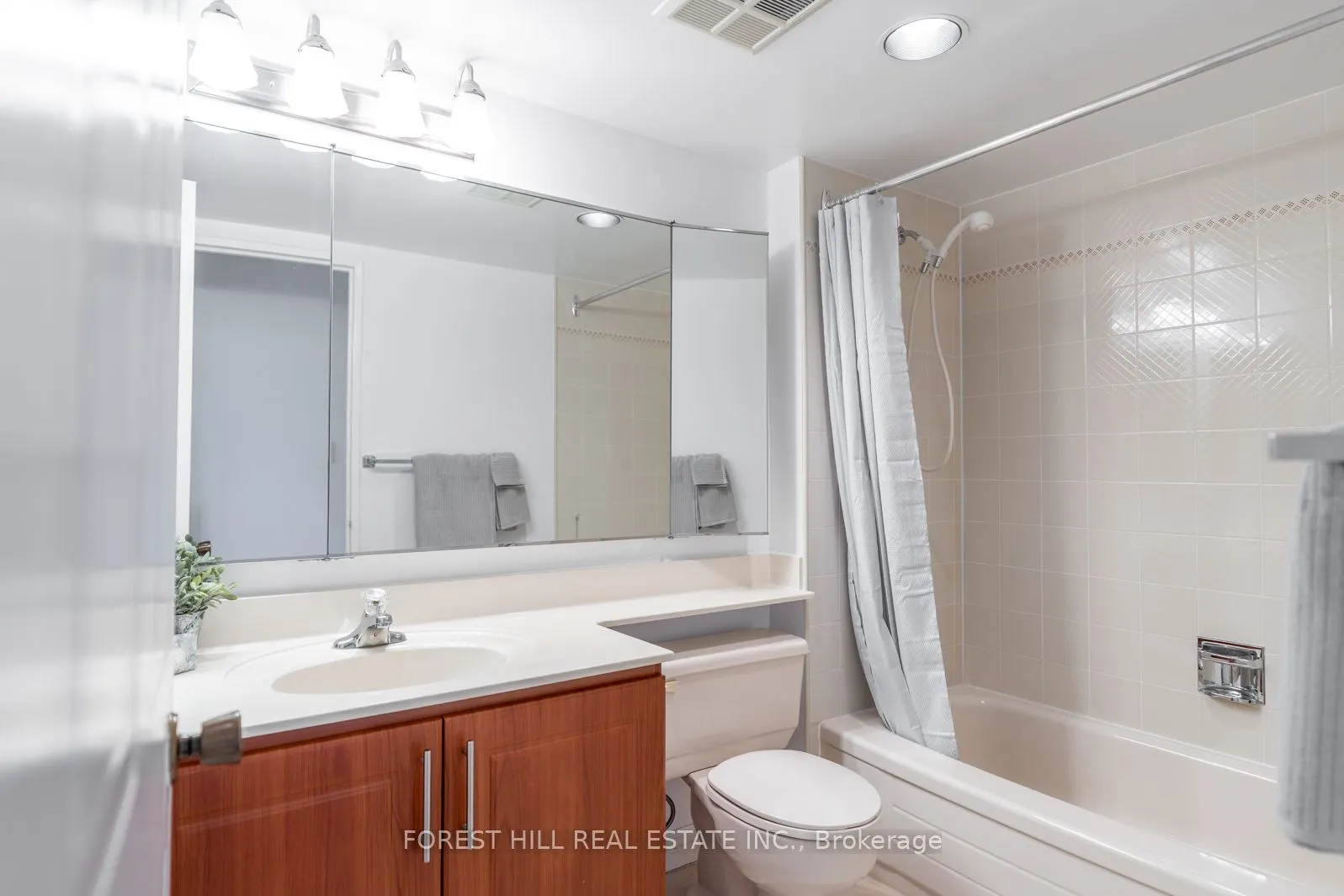 225 Bamburgh Circle, #303