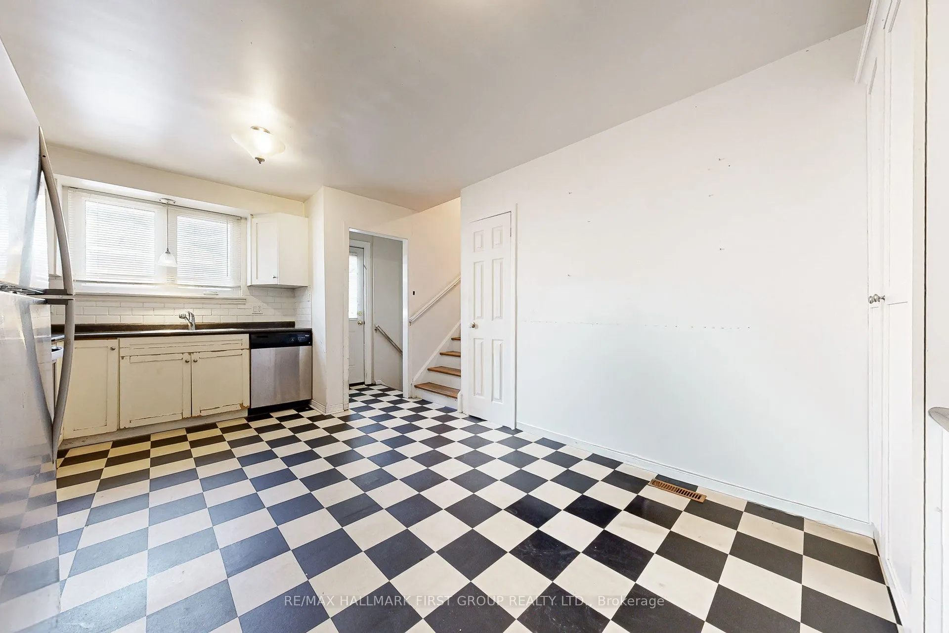 1119 Valley Court