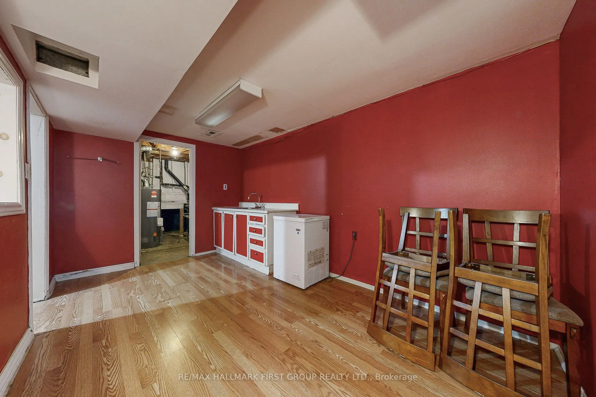 1119 Valley Court