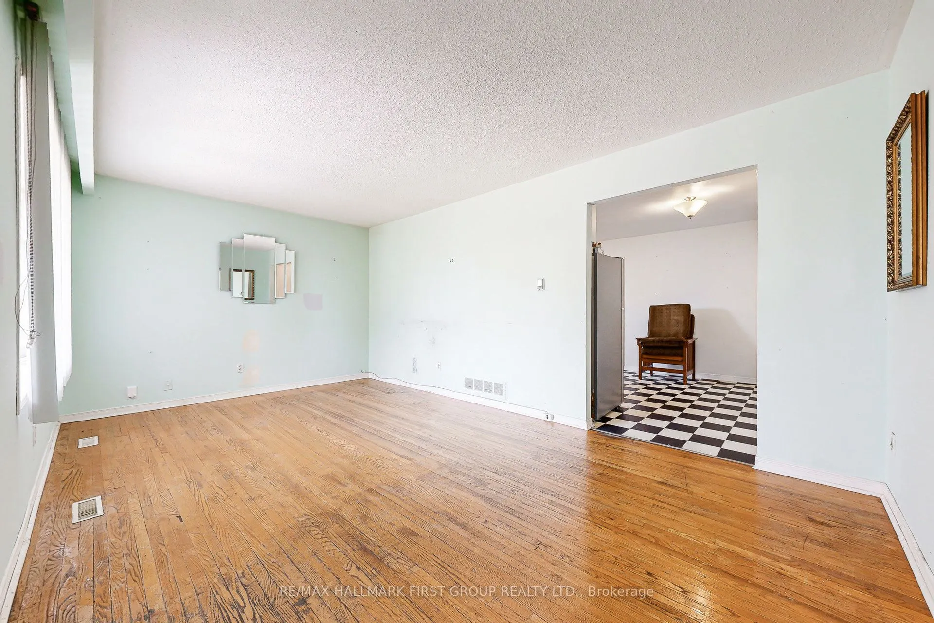 1119 Valley Court