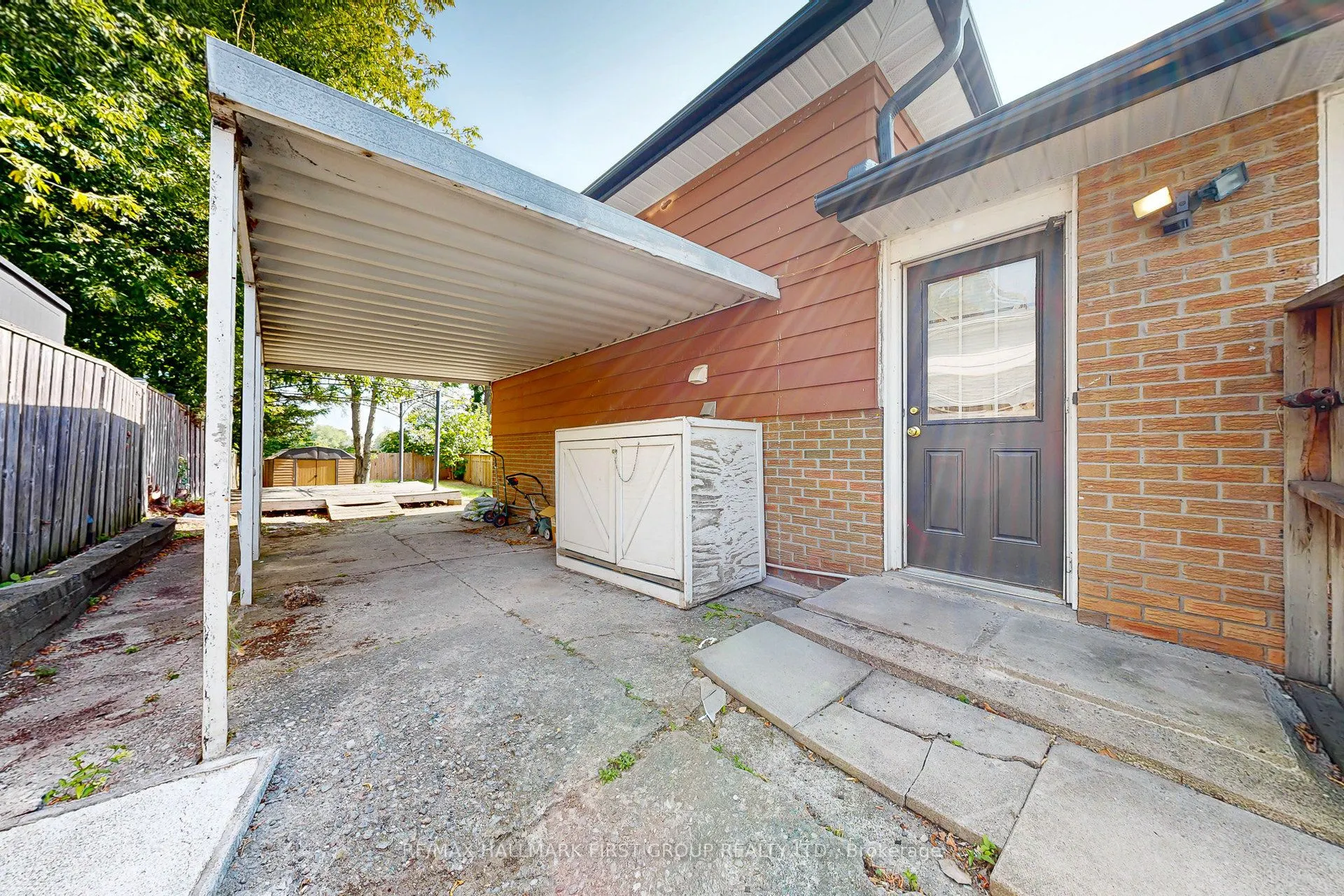 1119 Valley Court