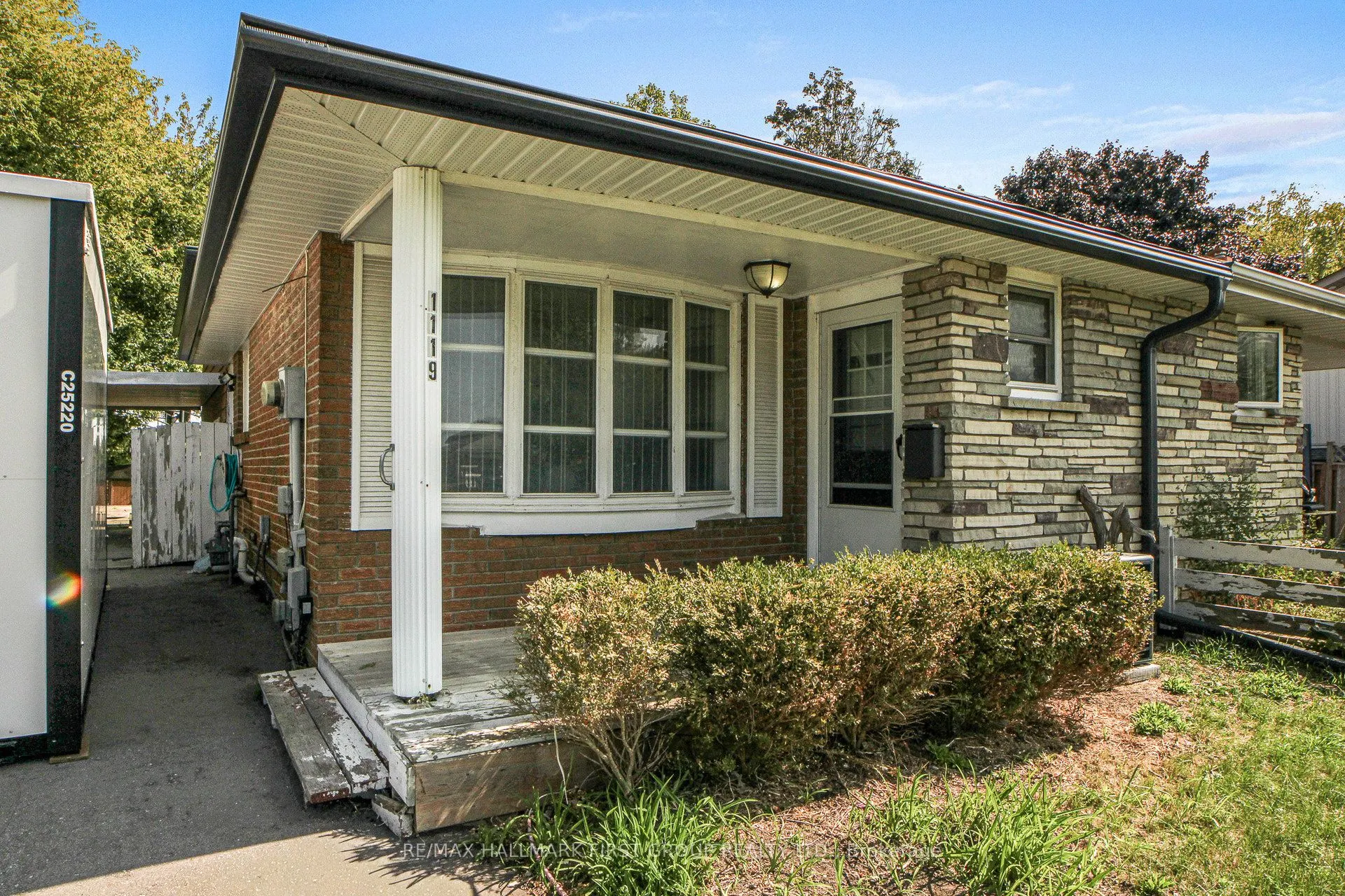 1119 Valley Court
