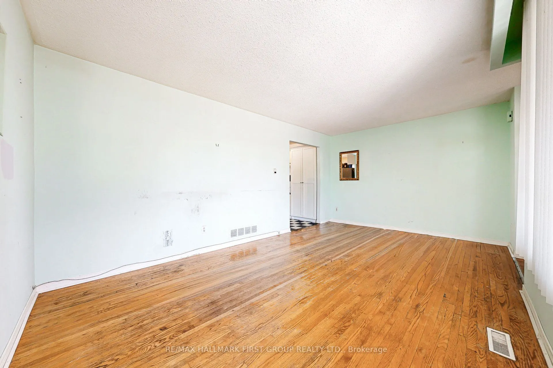 1119 Valley Court