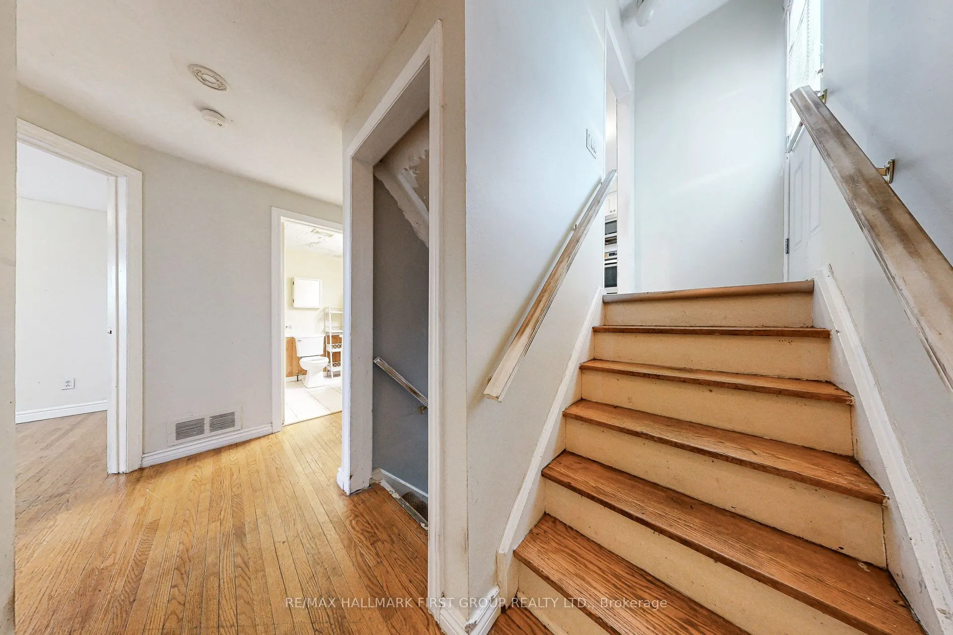 1119 Valley Court