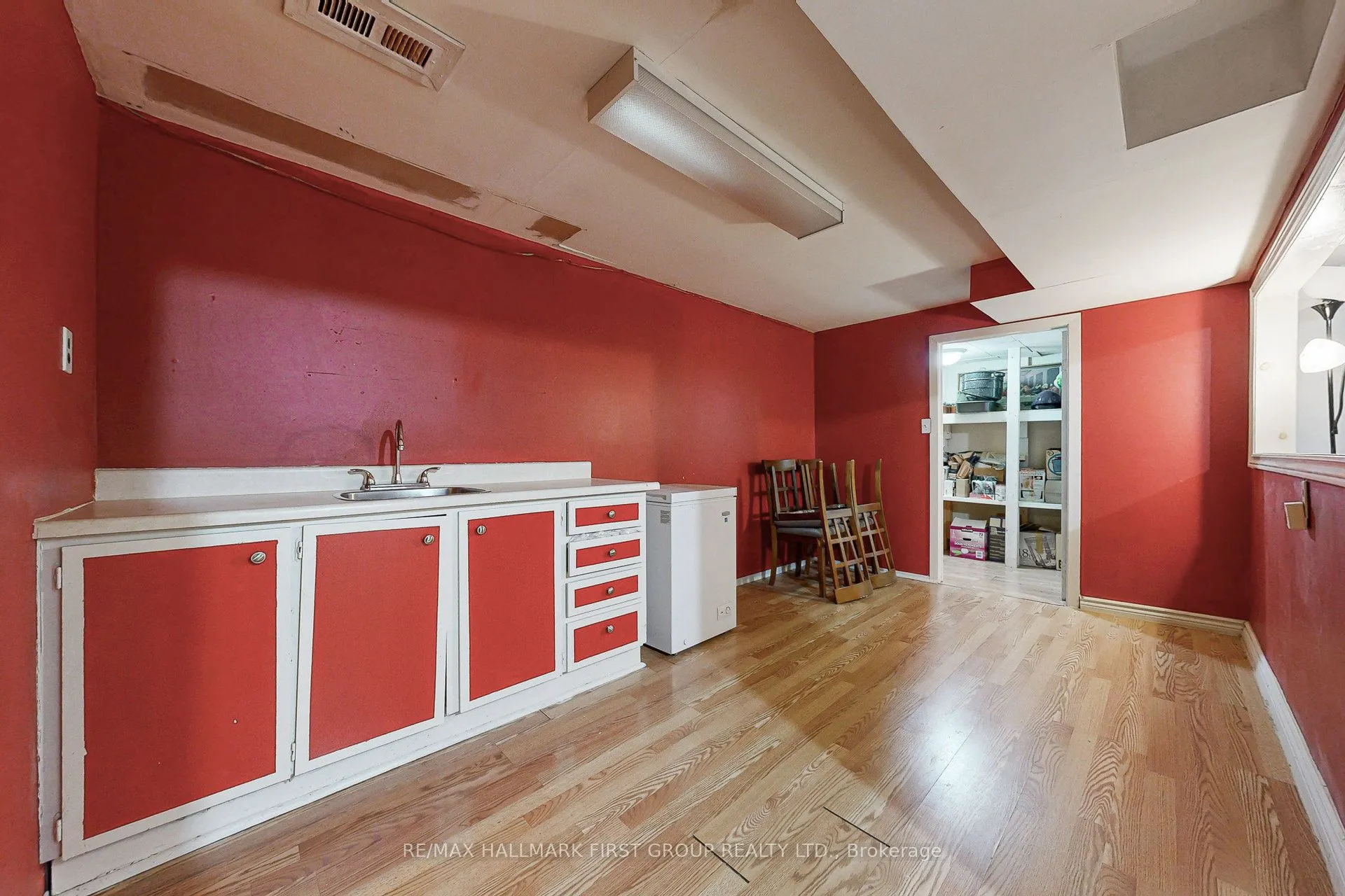 1119 Valley Court