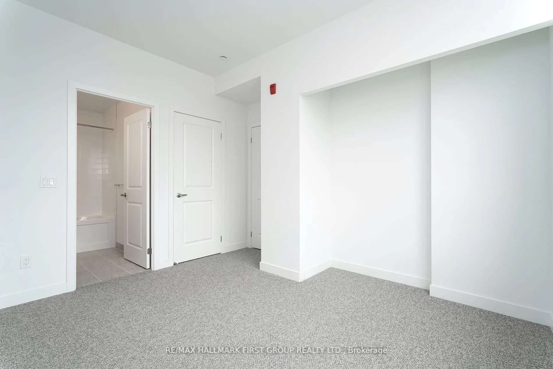 1010 Dundas Street E, #216
