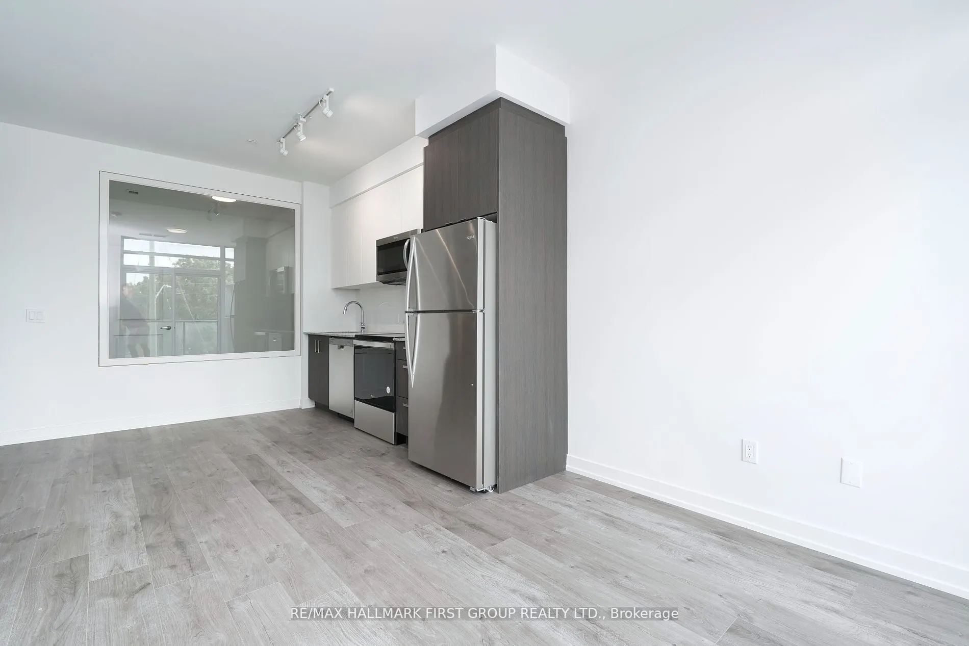 1010 Dundas Street E, #216