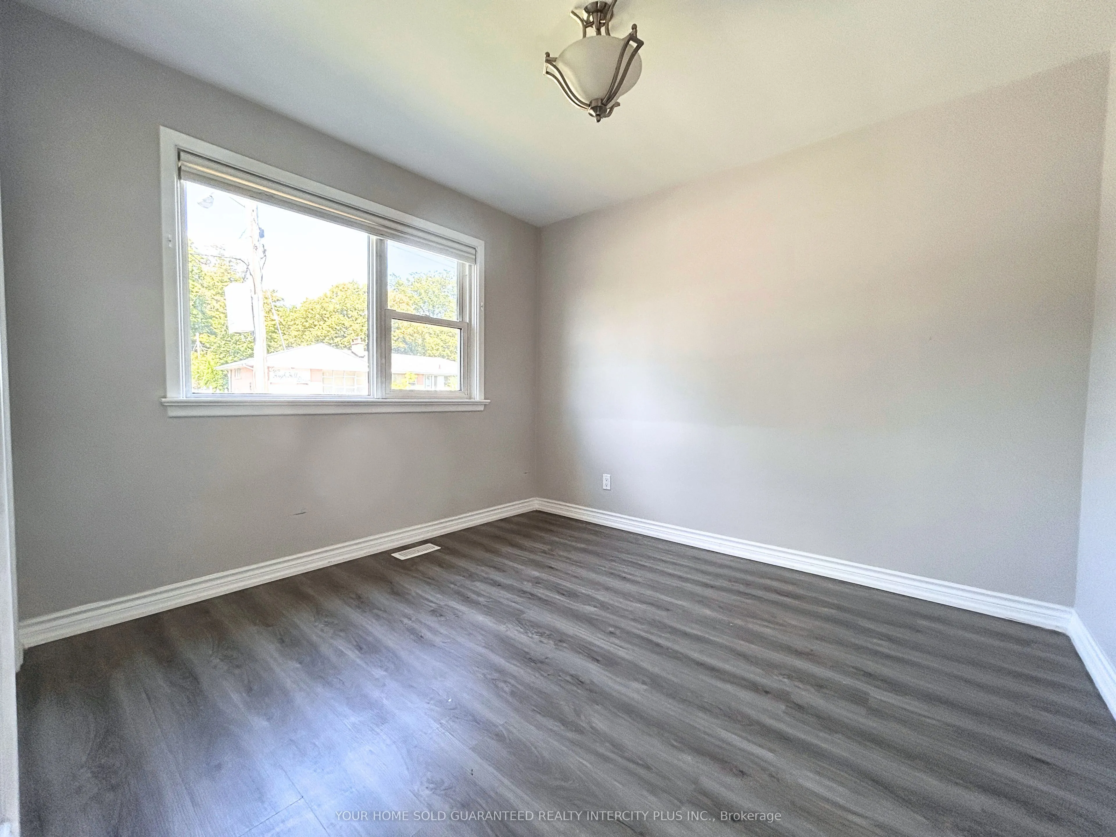 3 Heatherington Drive, #MAIN FLOOR