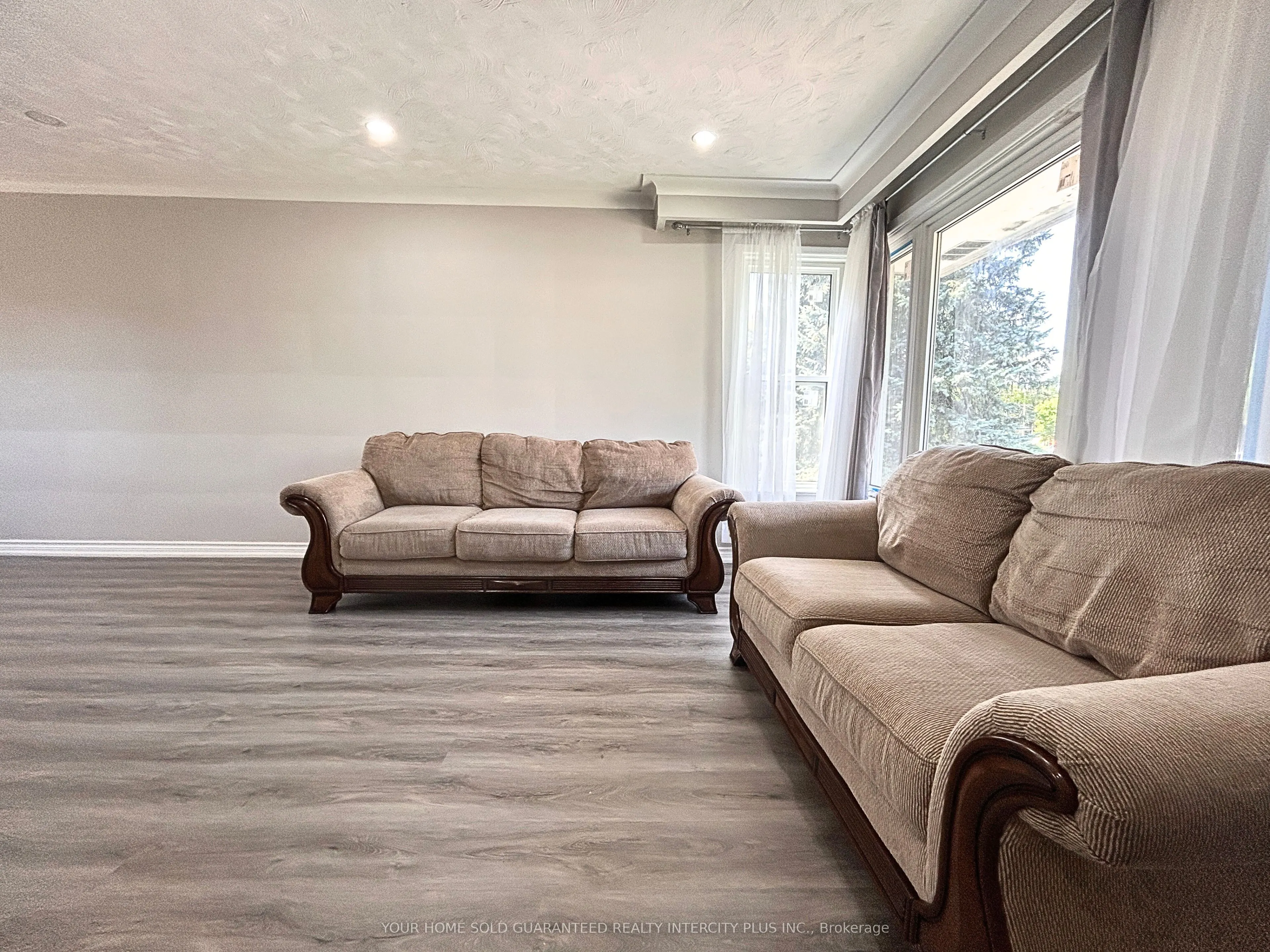 3 Heatherington Drive, #MAIN FLOOR