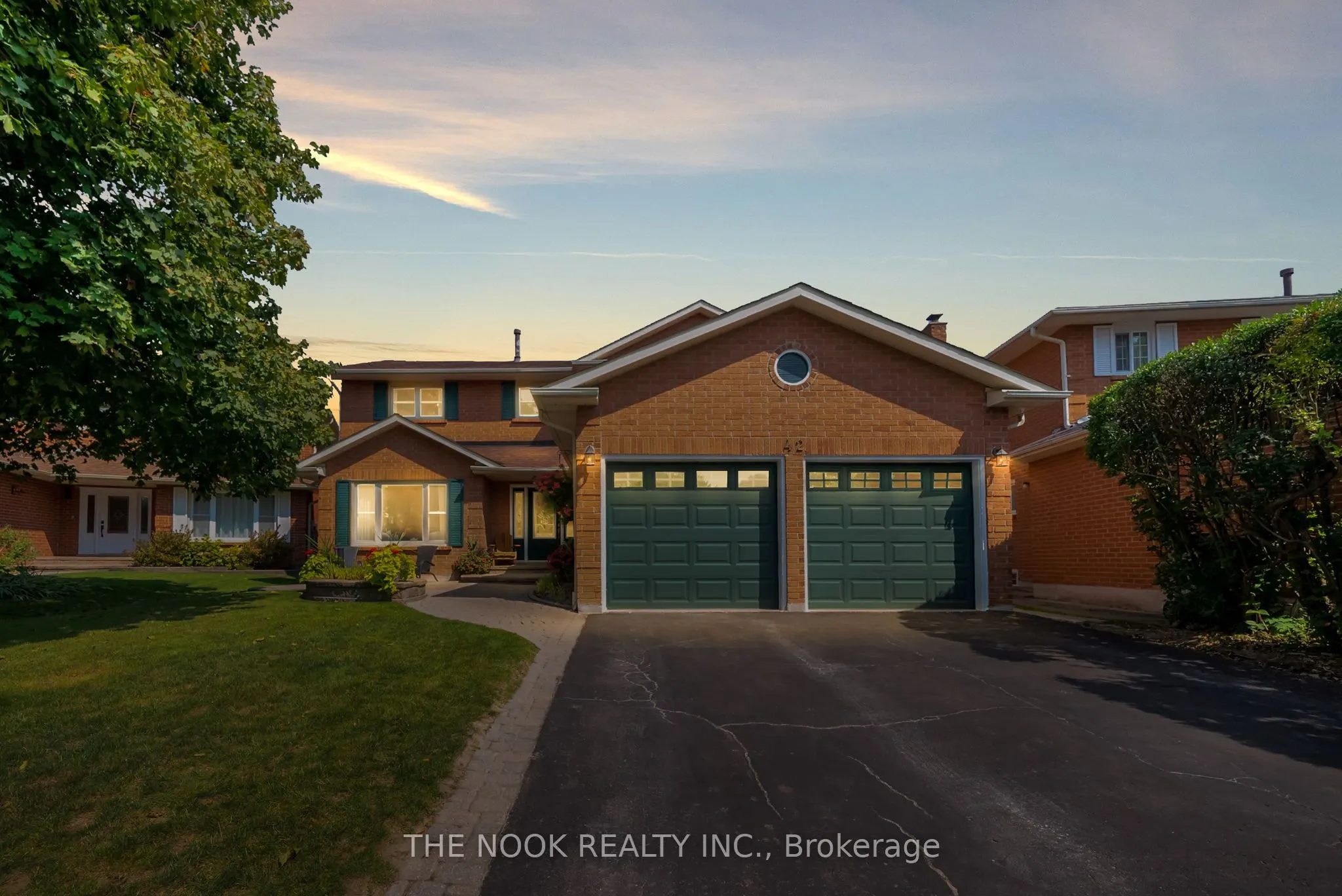 42 Robinson Crescent