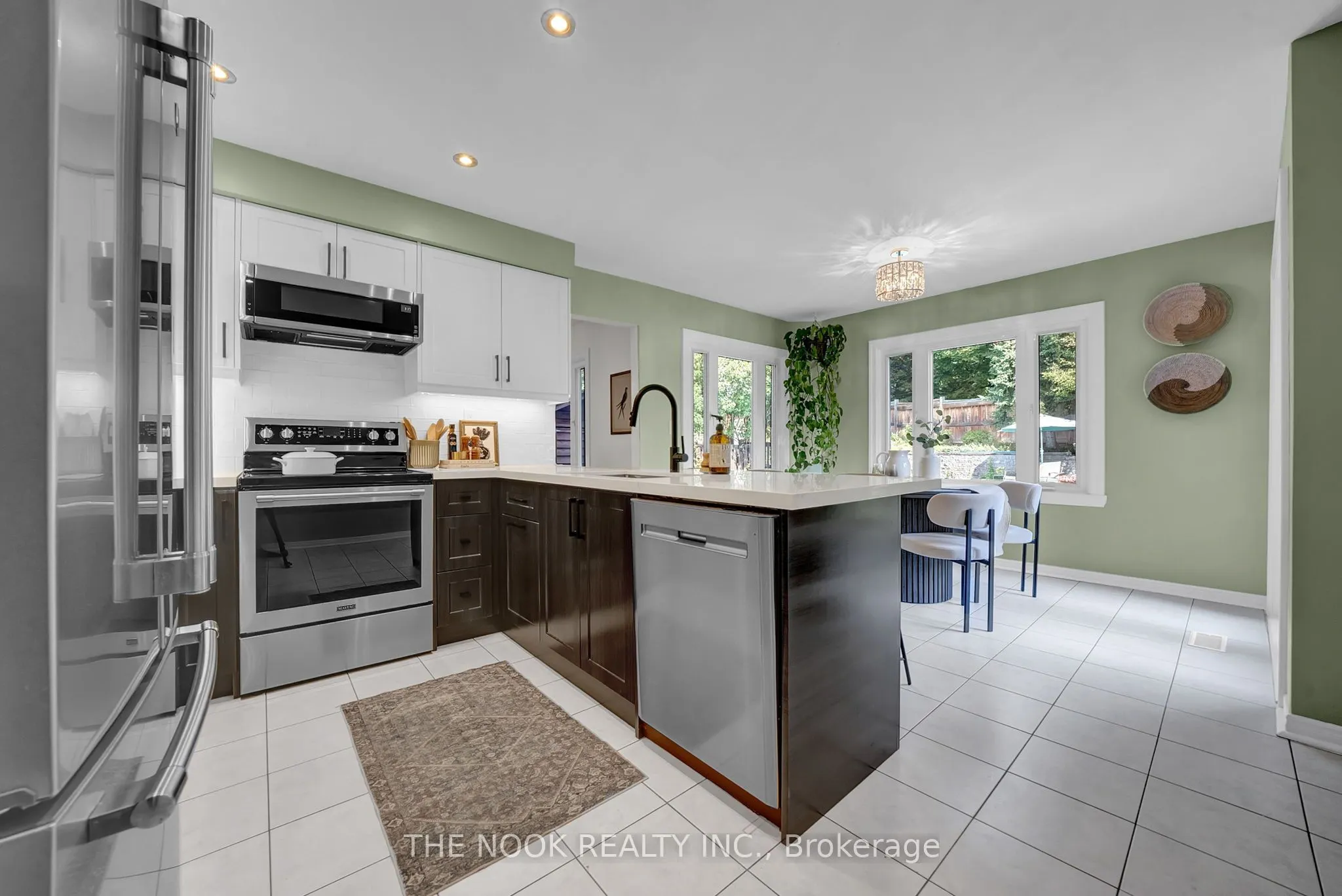 42 Robinson Crescent