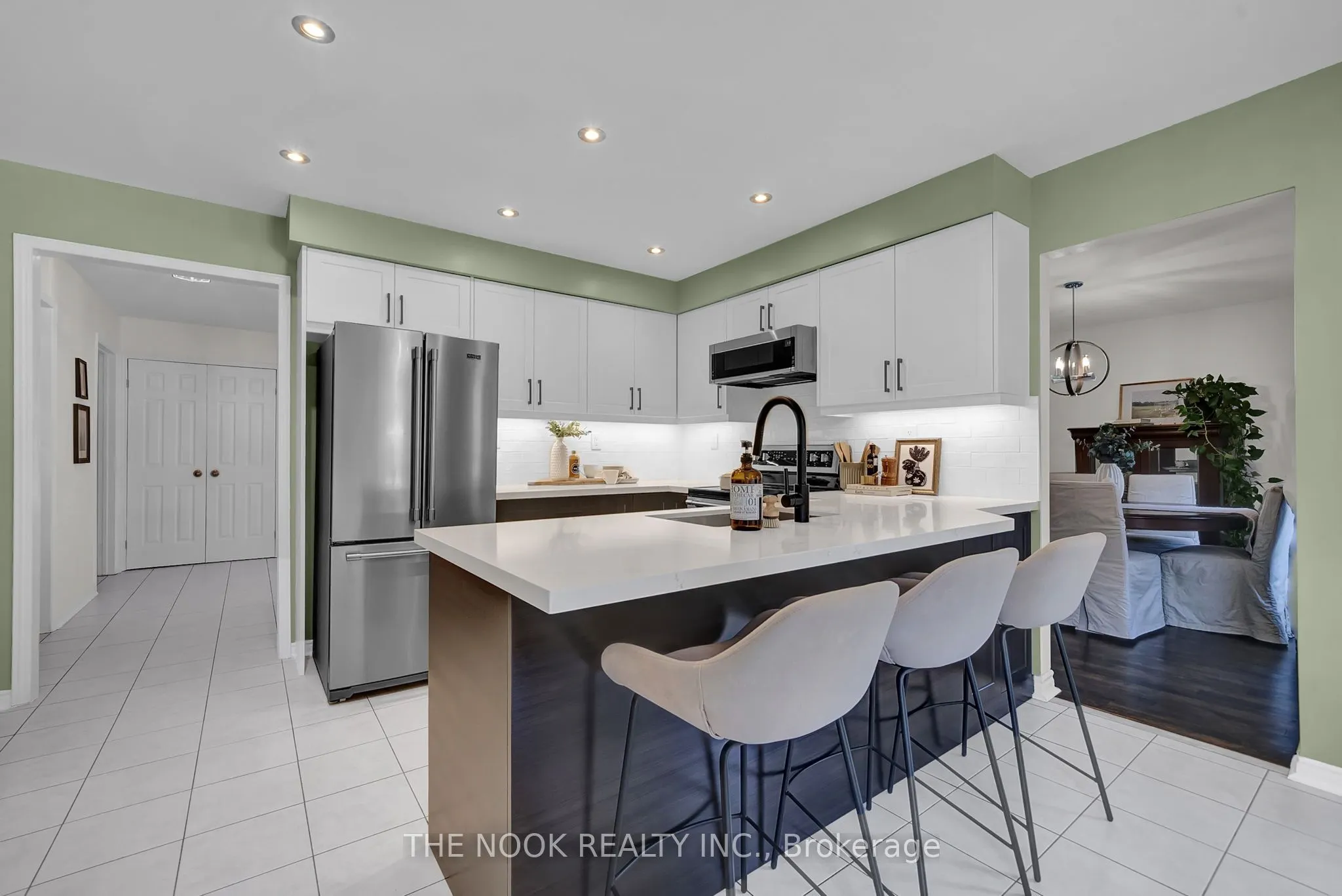 42 Robinson Crescent