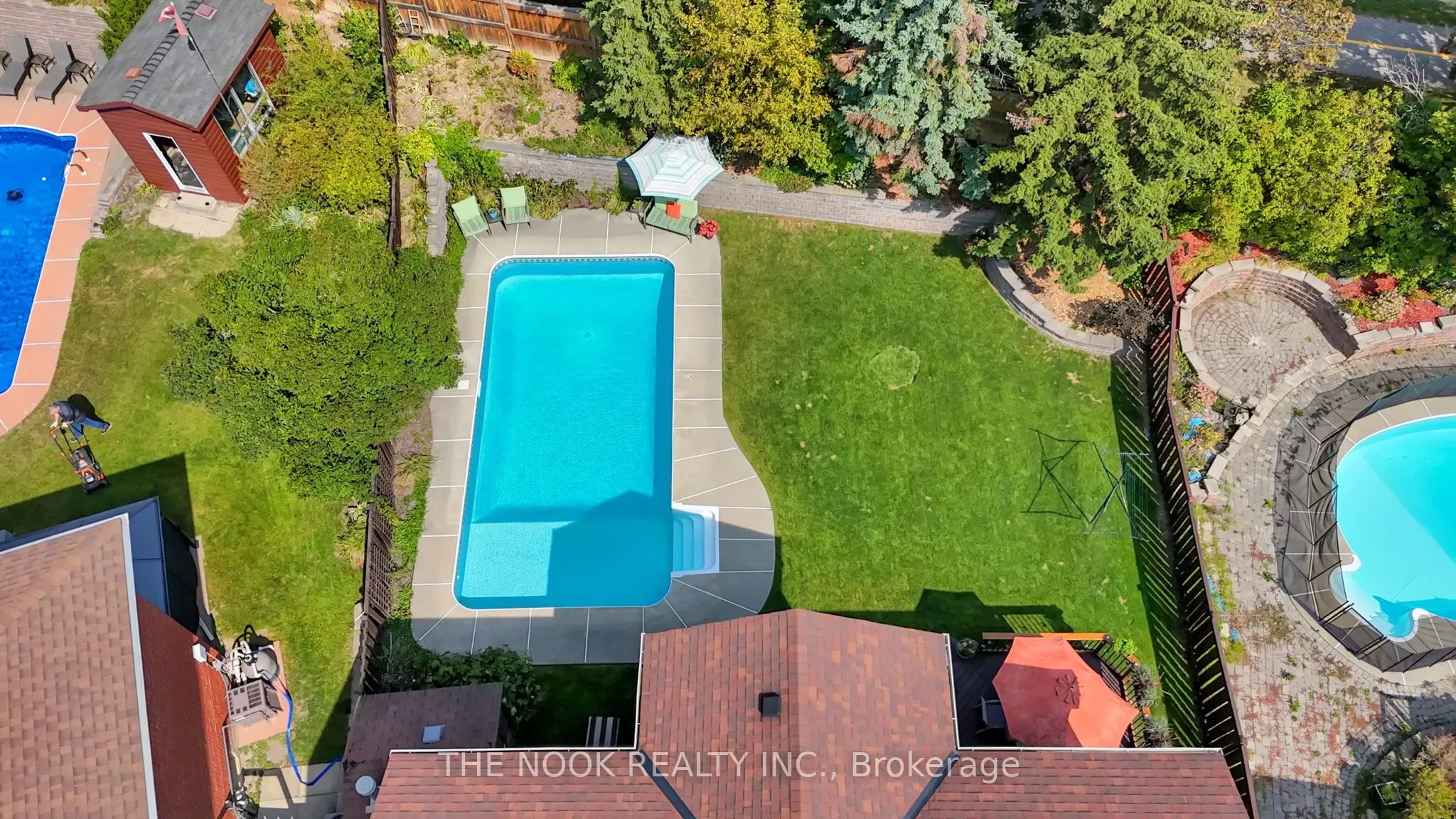 42 Robinson Crescent