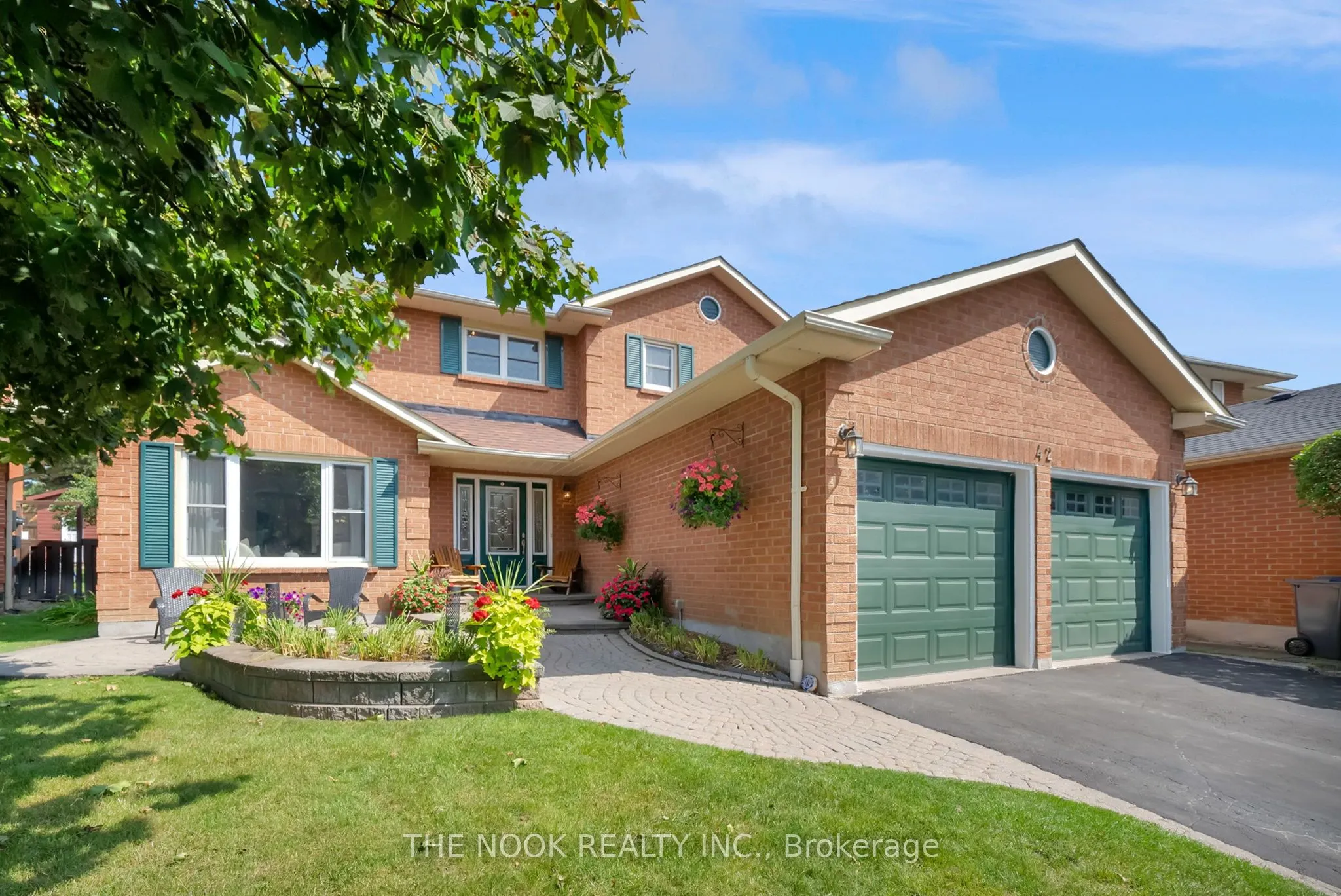 42 Robinson Crescent