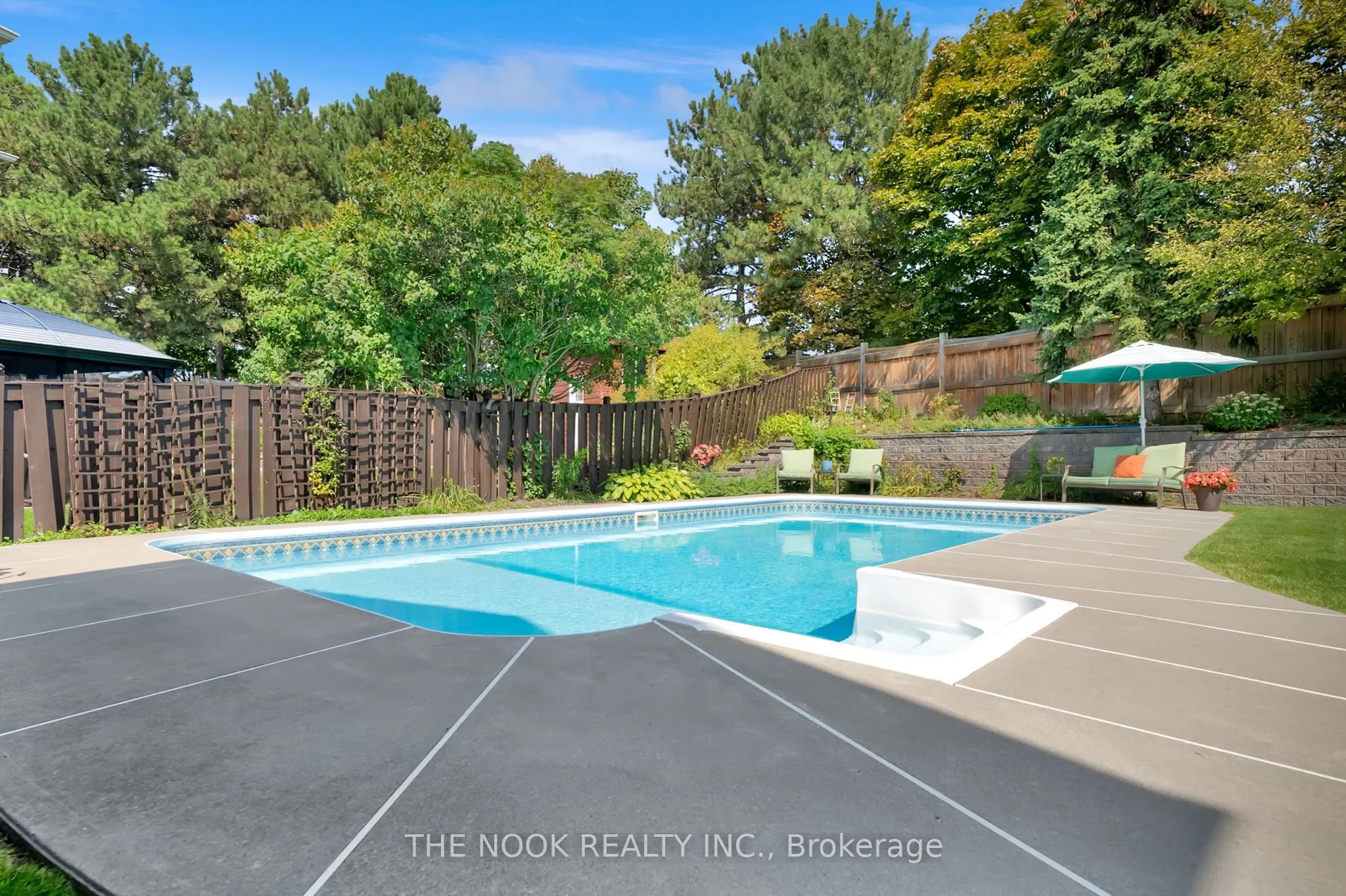 42 Robinson Crescent