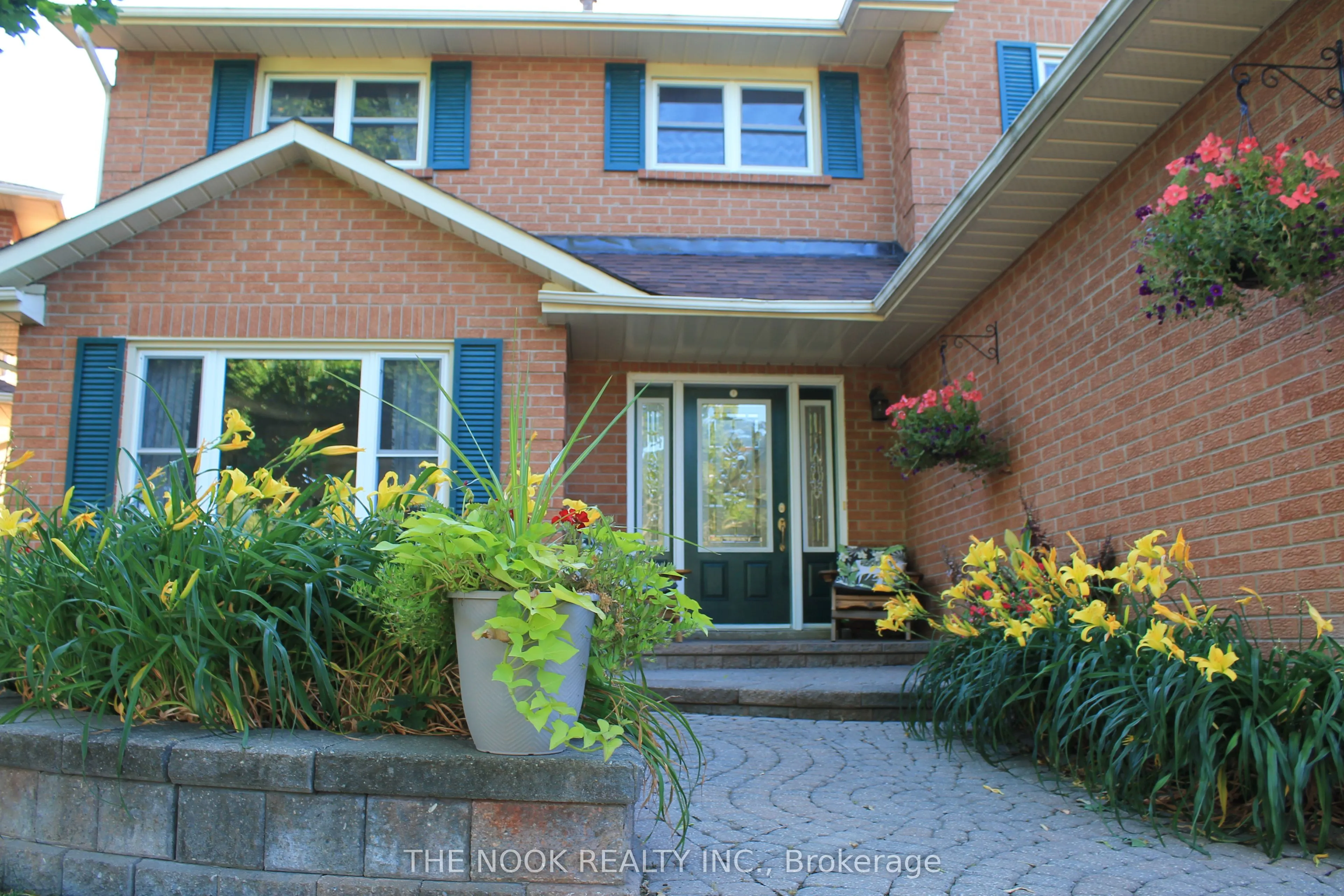 42 Robinson Crescent
