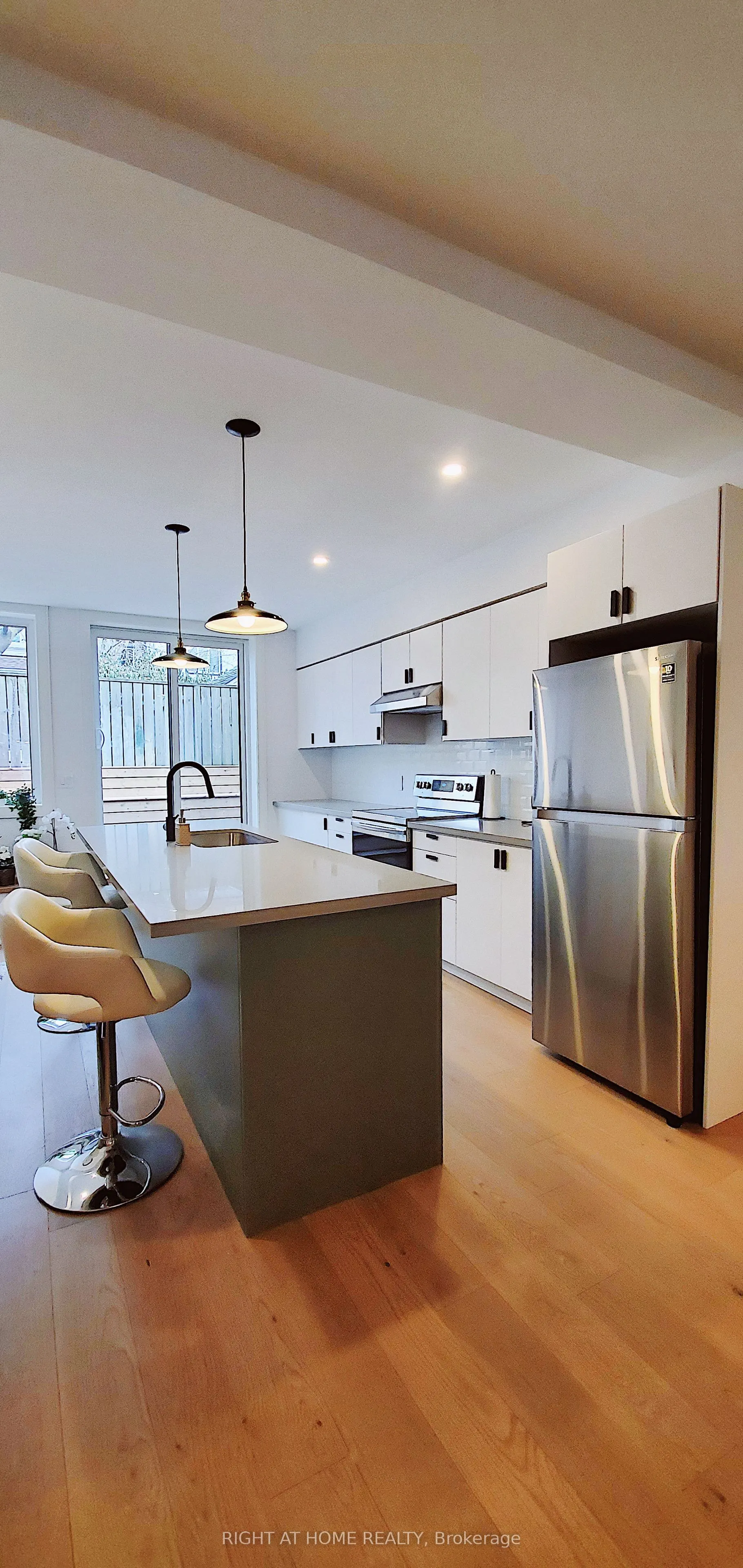 710 Gerrard Street E, #6