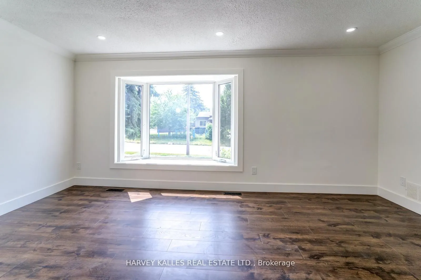 10 Tunmead Square