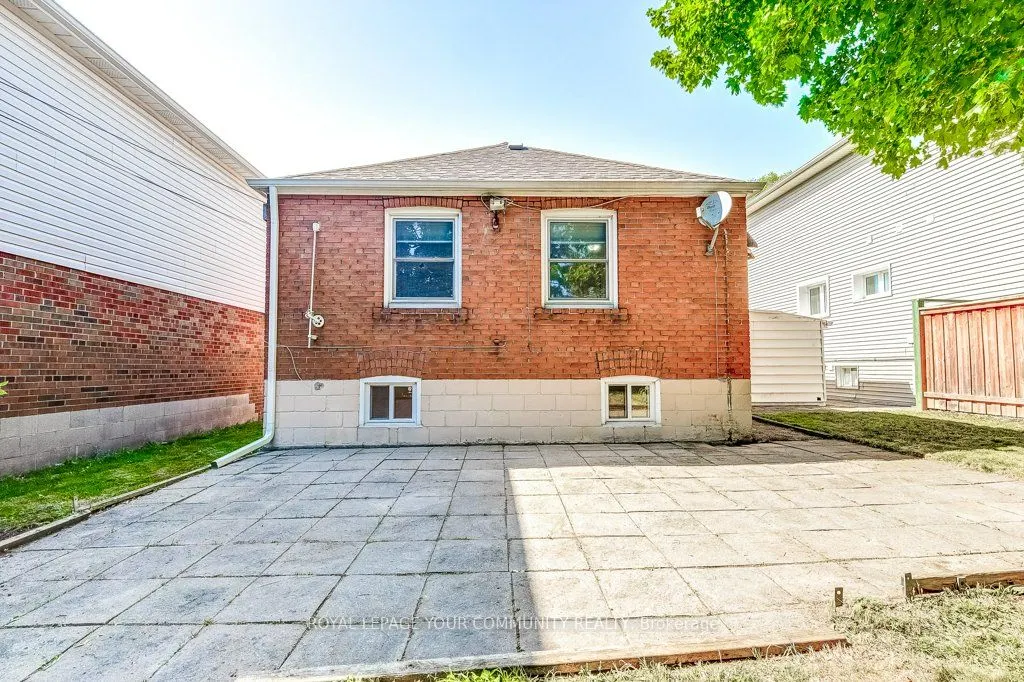 17 Dyson Boulevard