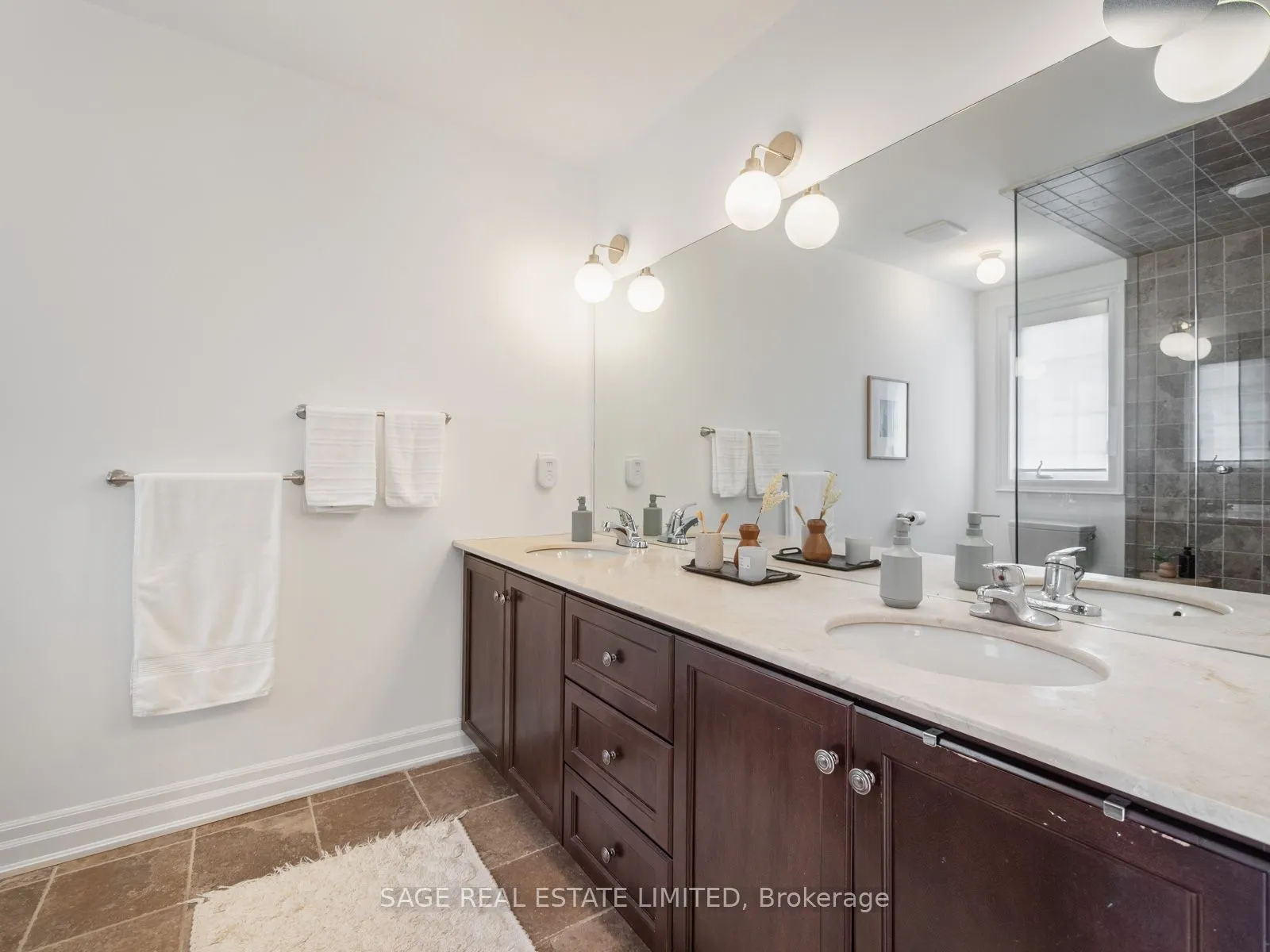 31 Tompkins Mews