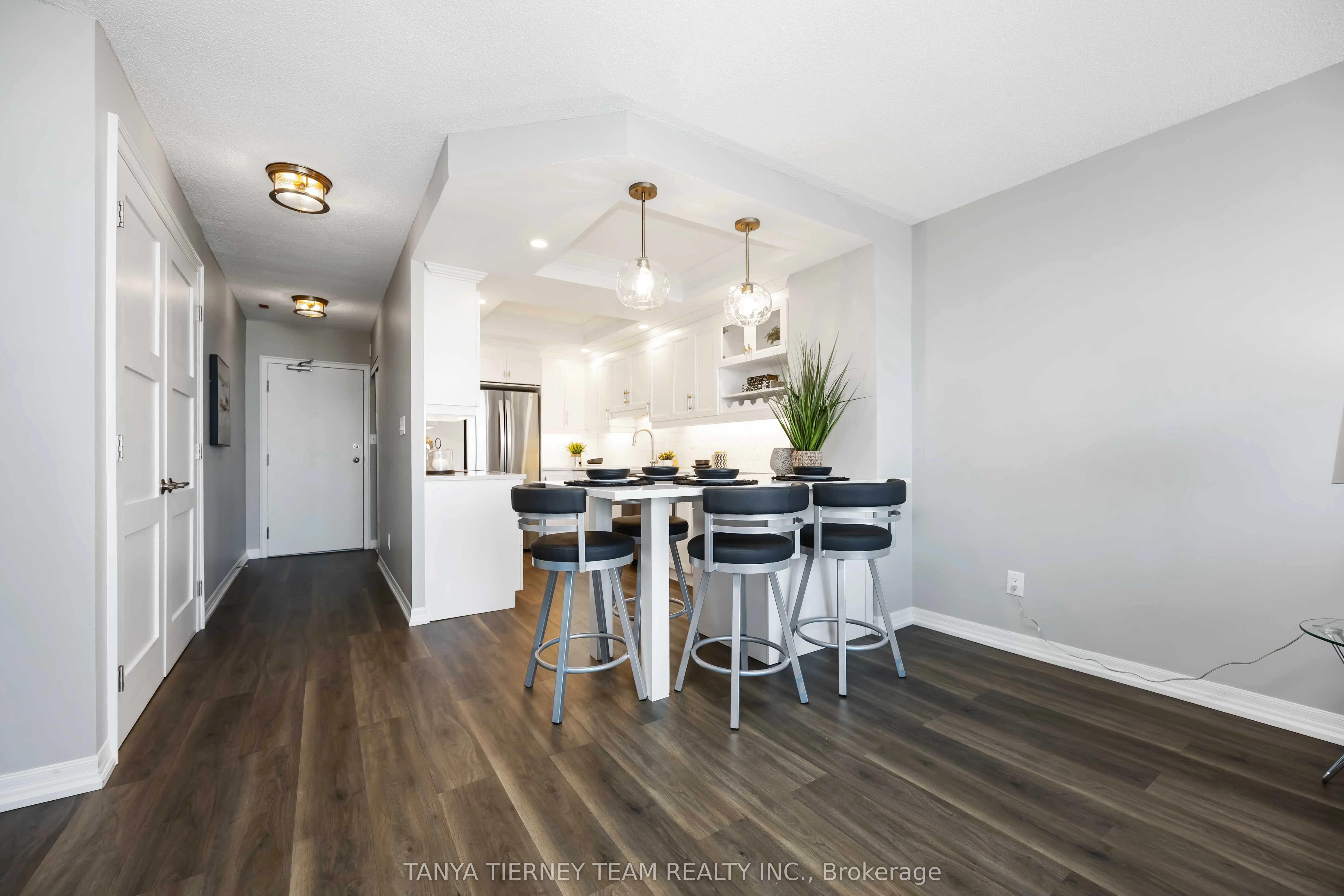 711 Rossland Road E, #1206