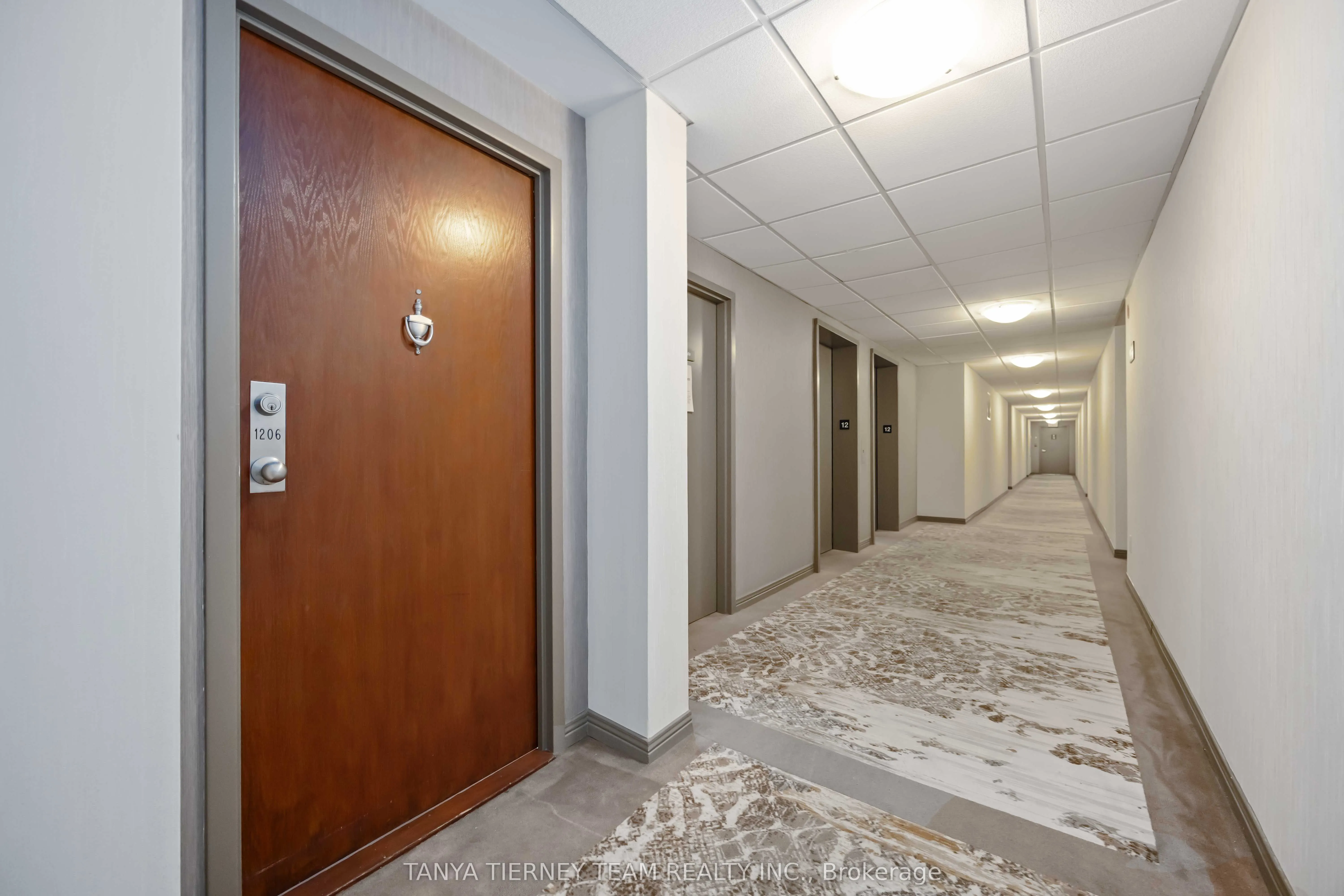 711 Rossland Road E, #1206