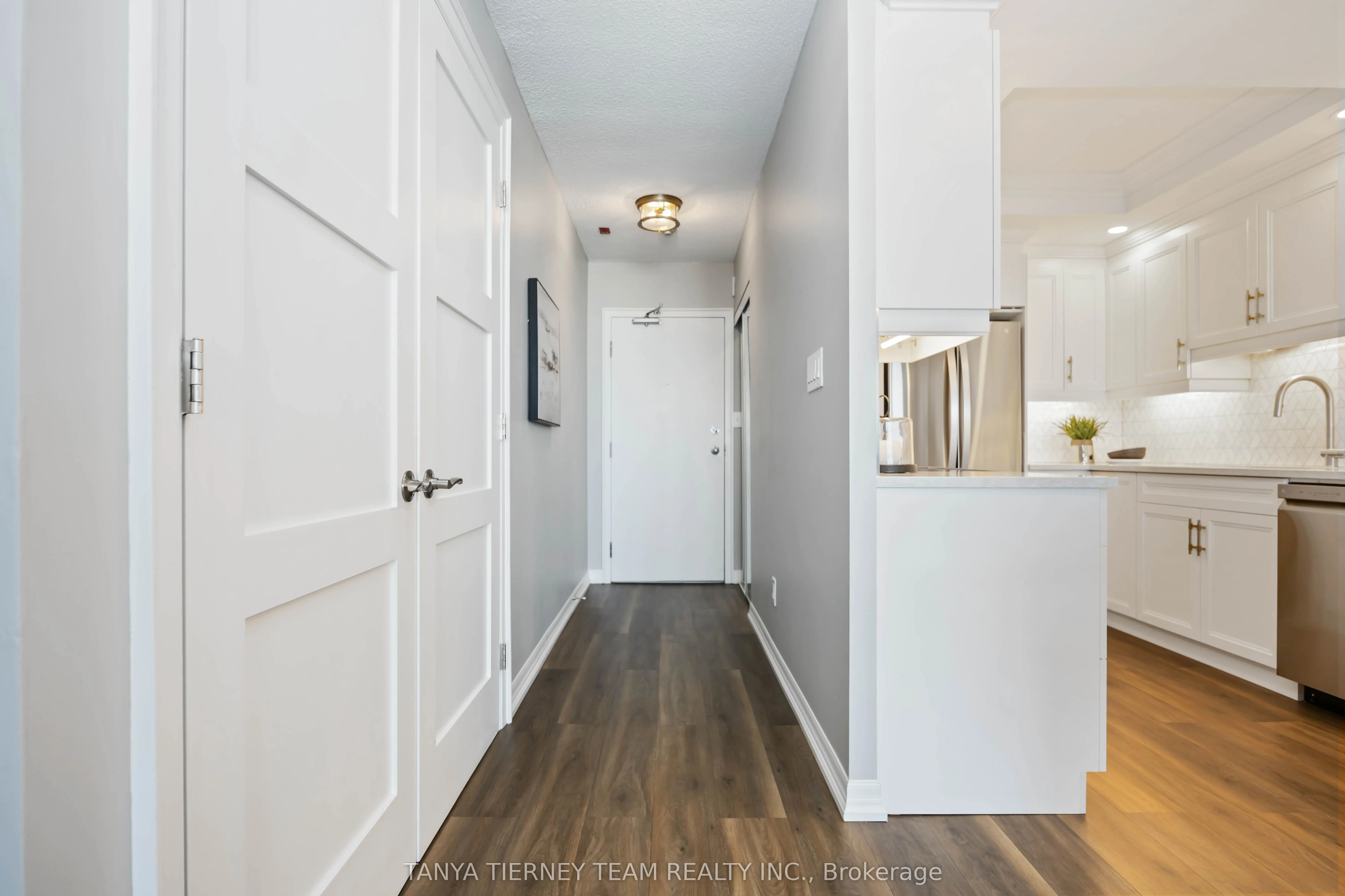 711 Rossland Road E, #1206