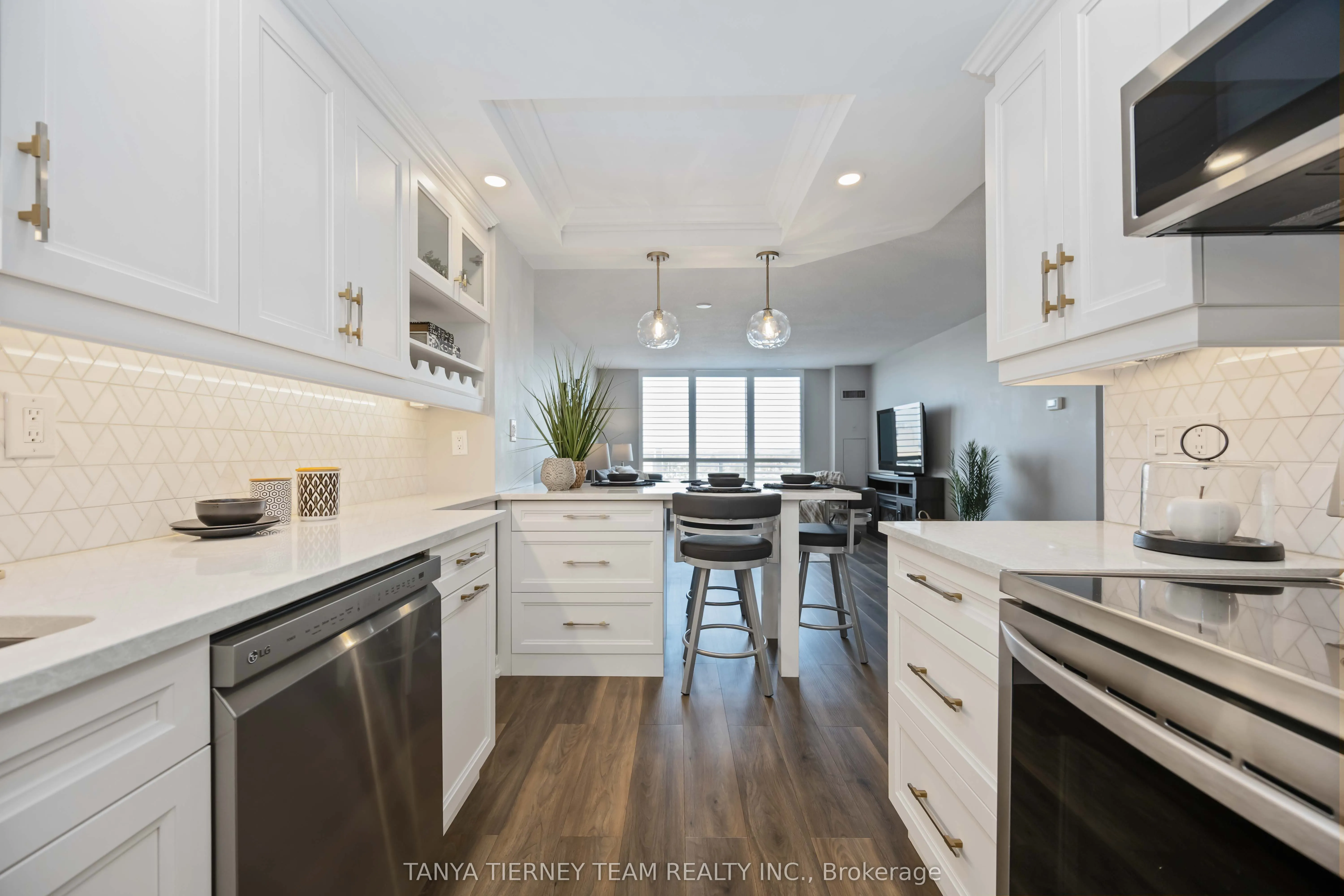 711 Rossland Road E, #1206