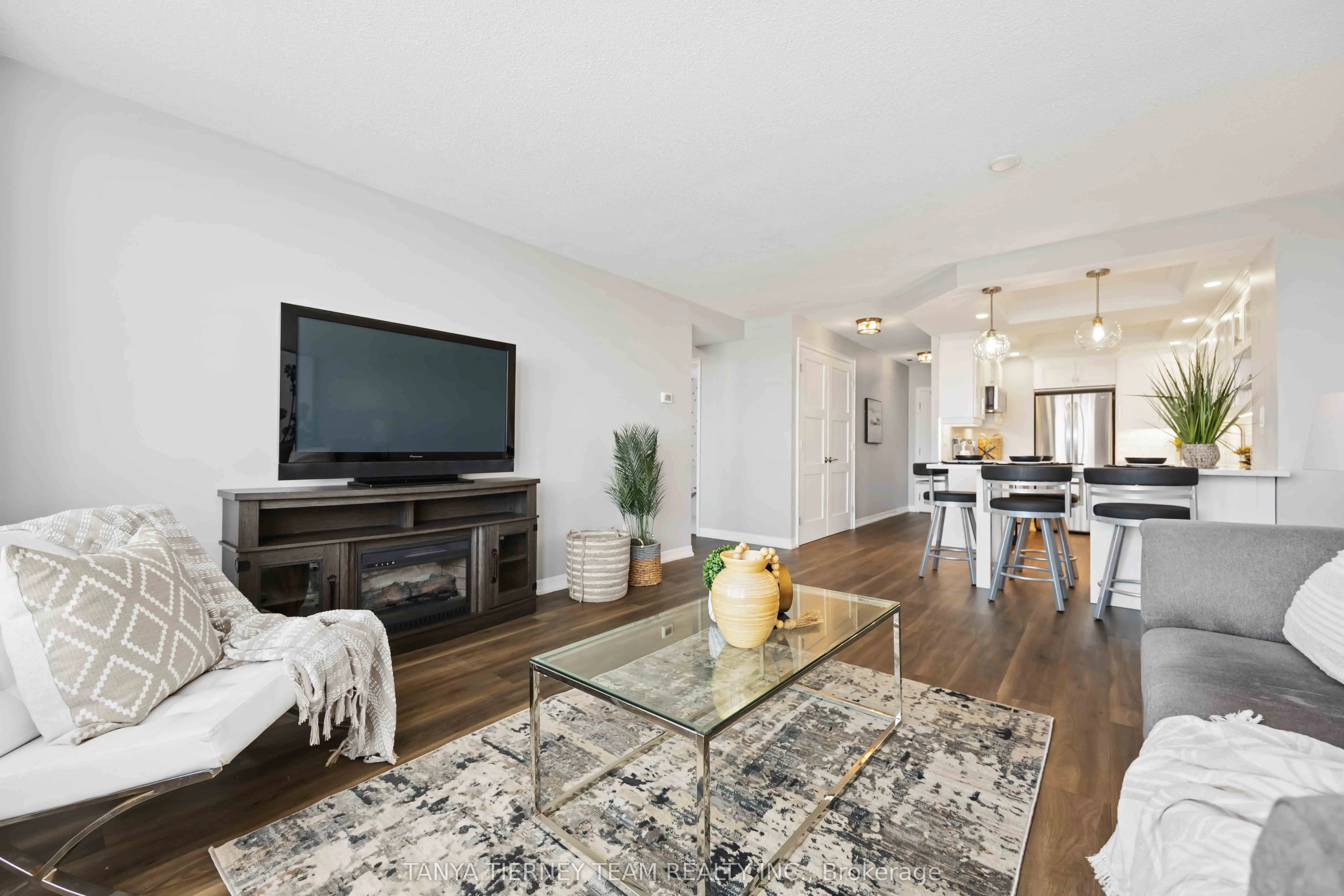 711 Rossland Road E, #1206