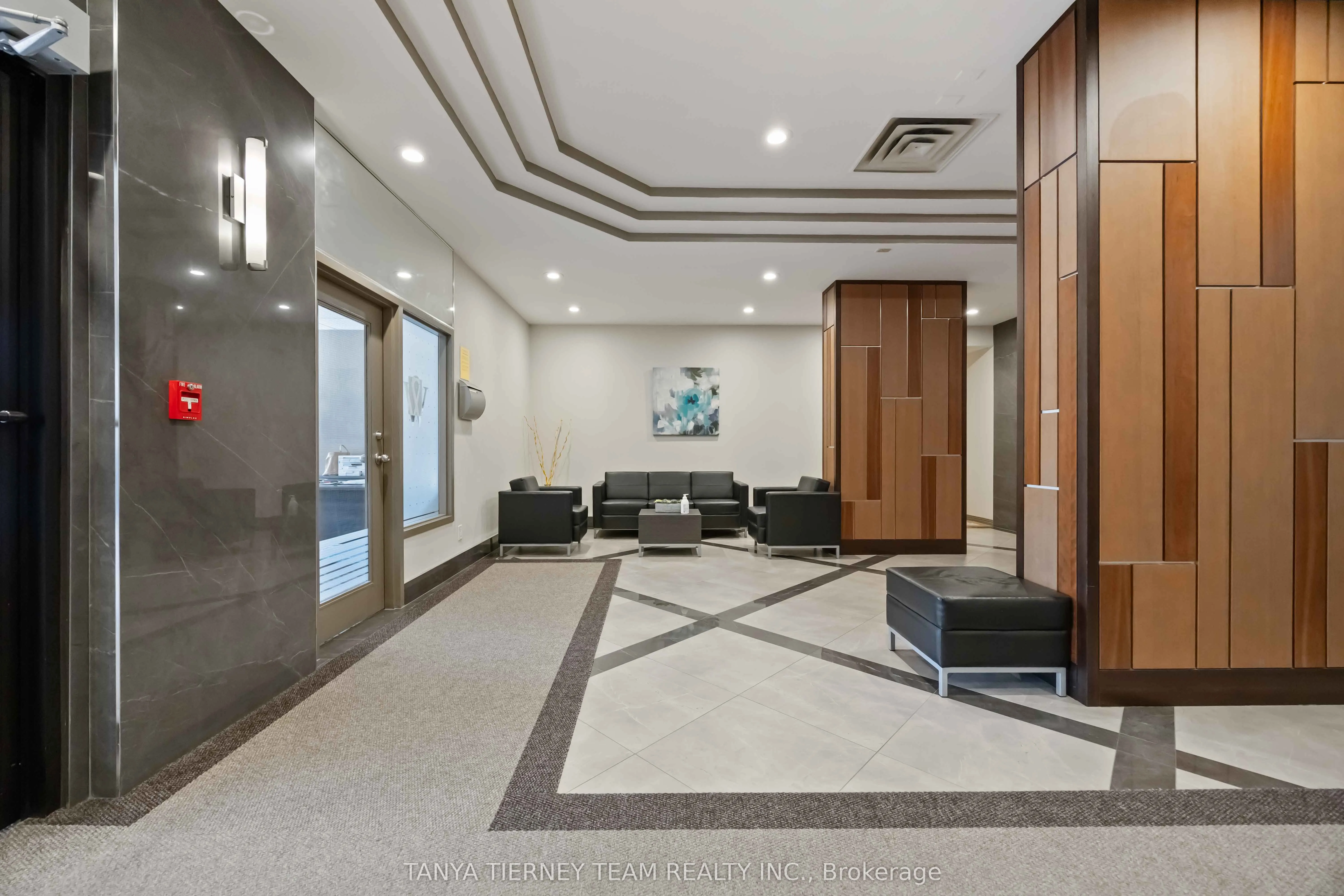 711 Rossland Road E, #1206
