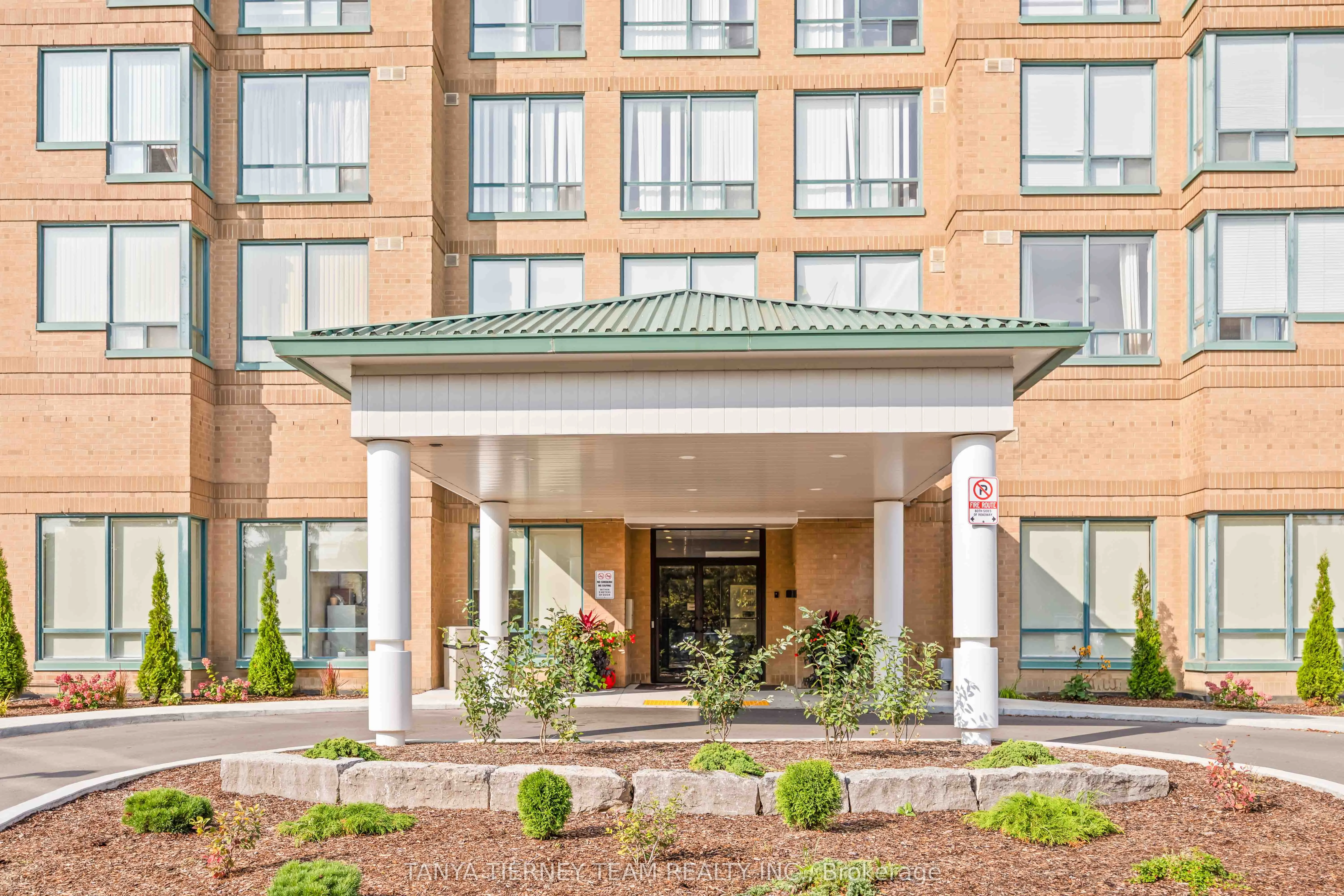 711 Rossland Road E, #1206