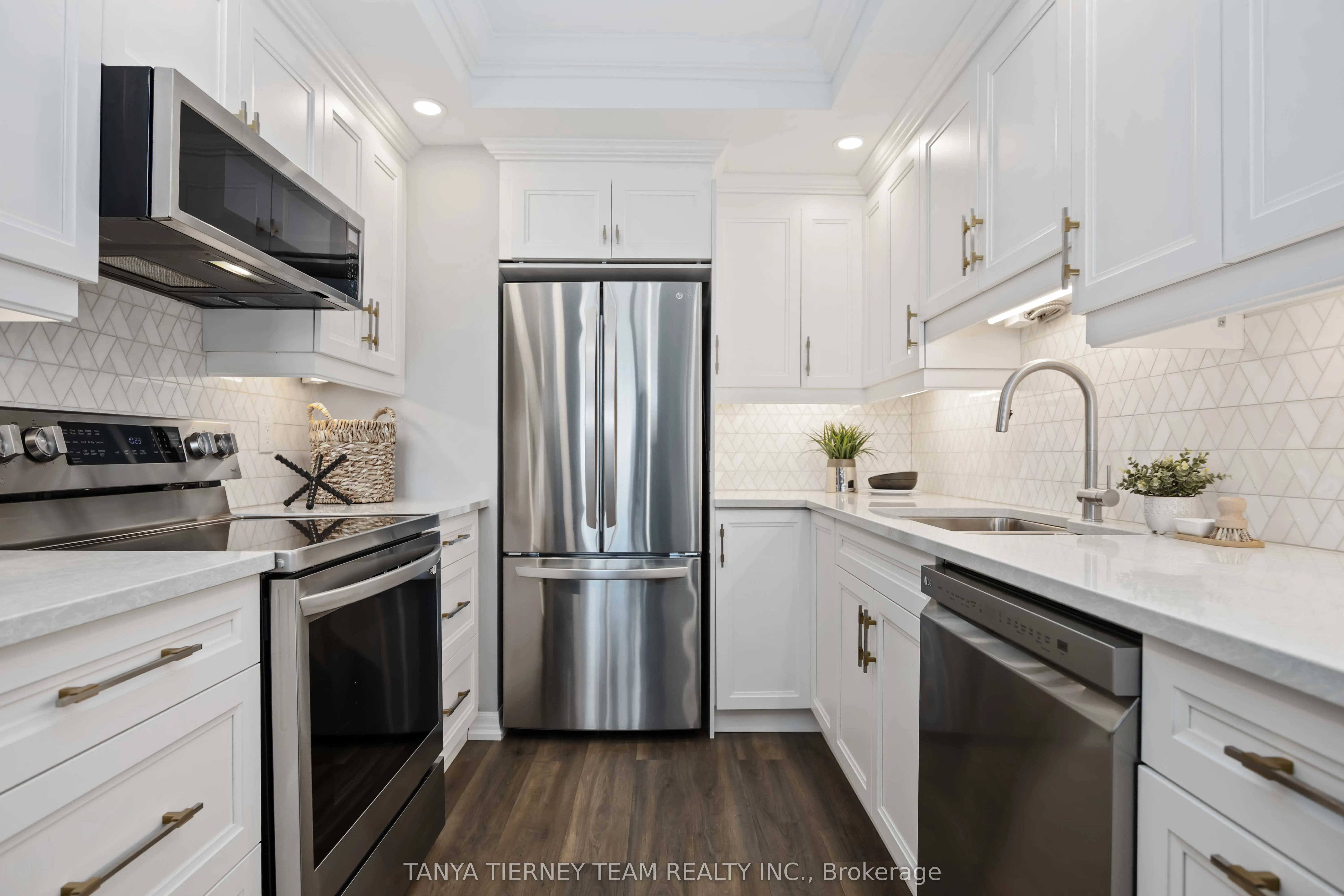 711 Rossland Road E, #1206