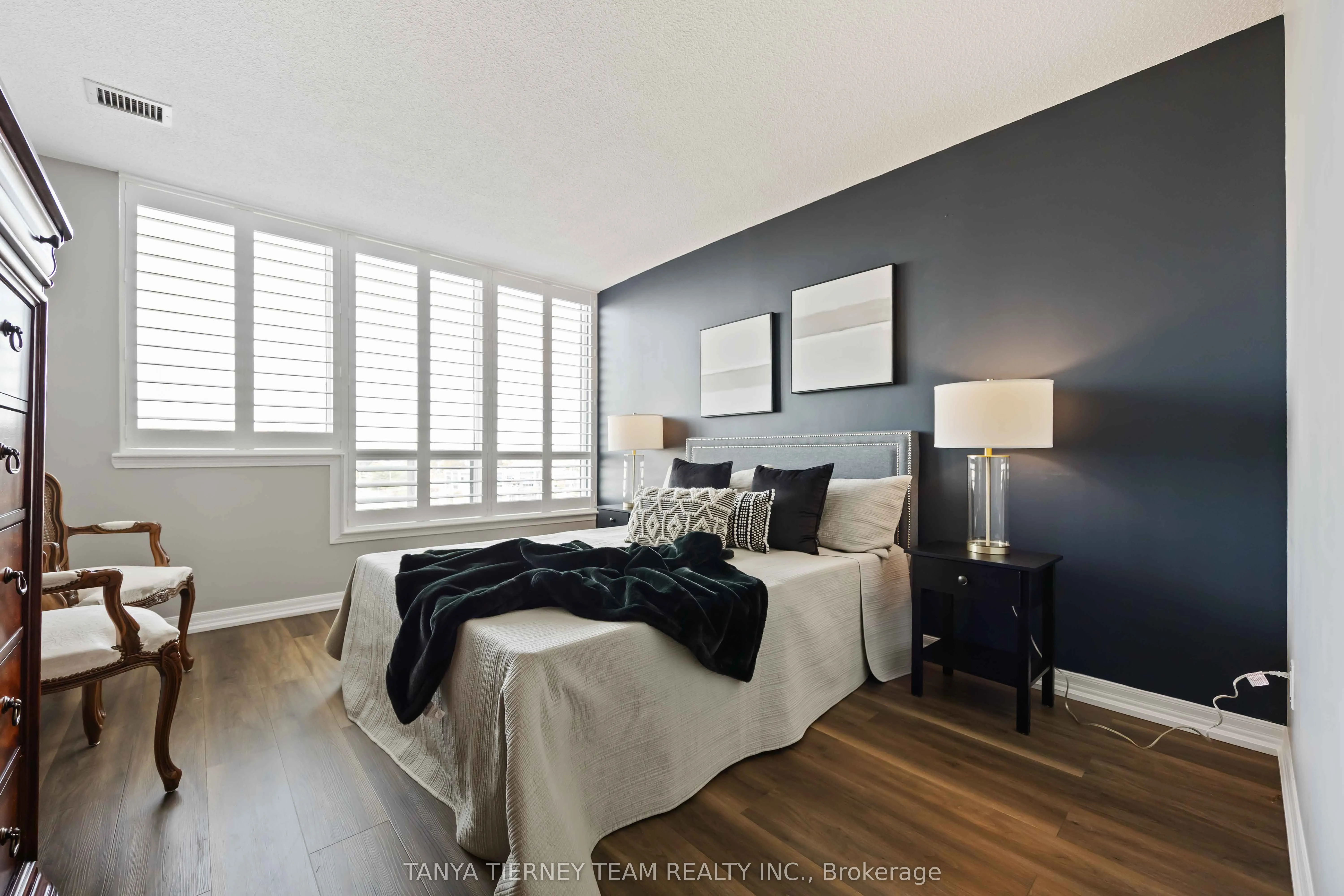 711 Rossland Road E, #1206