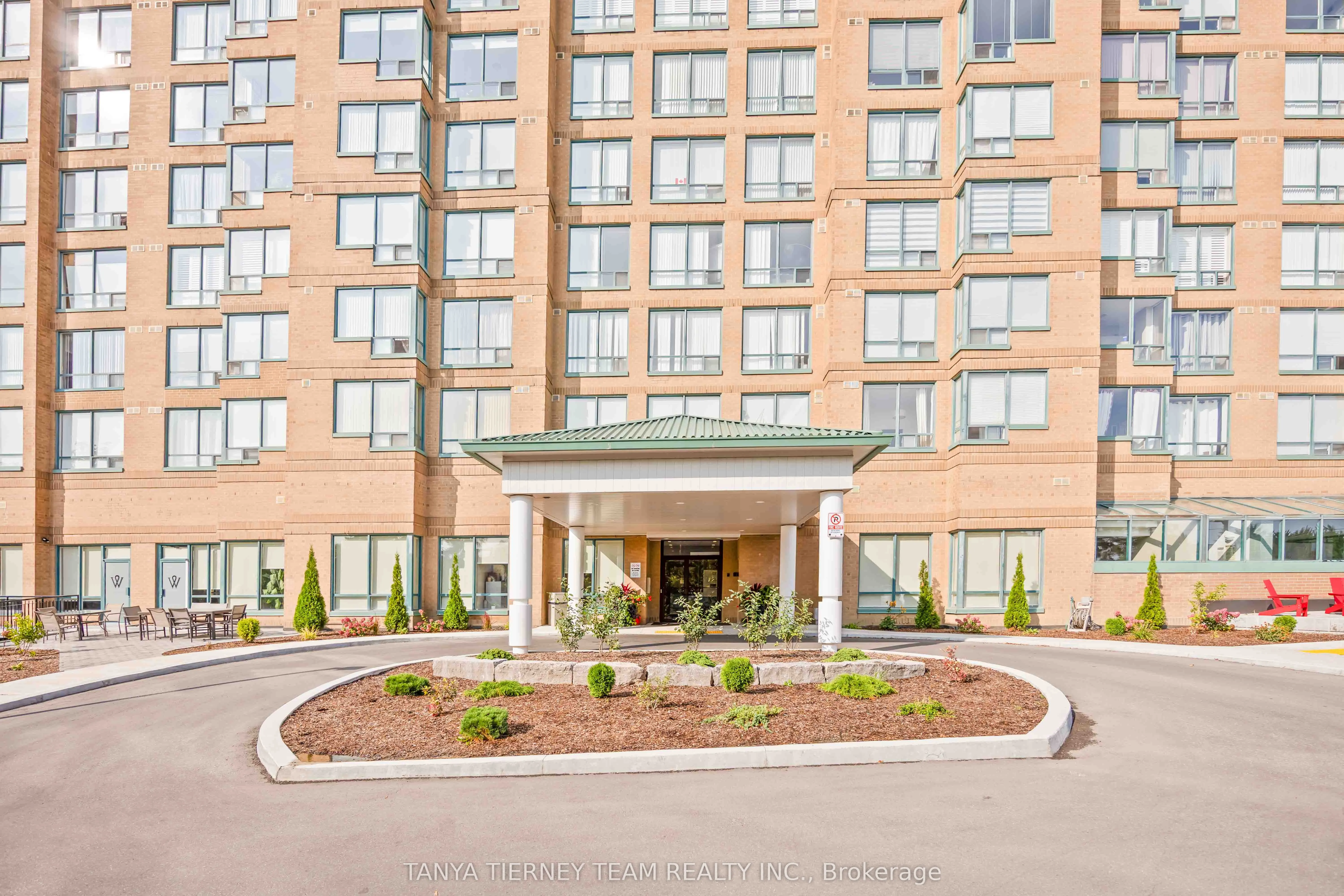 711 Rossland Road E, #1206