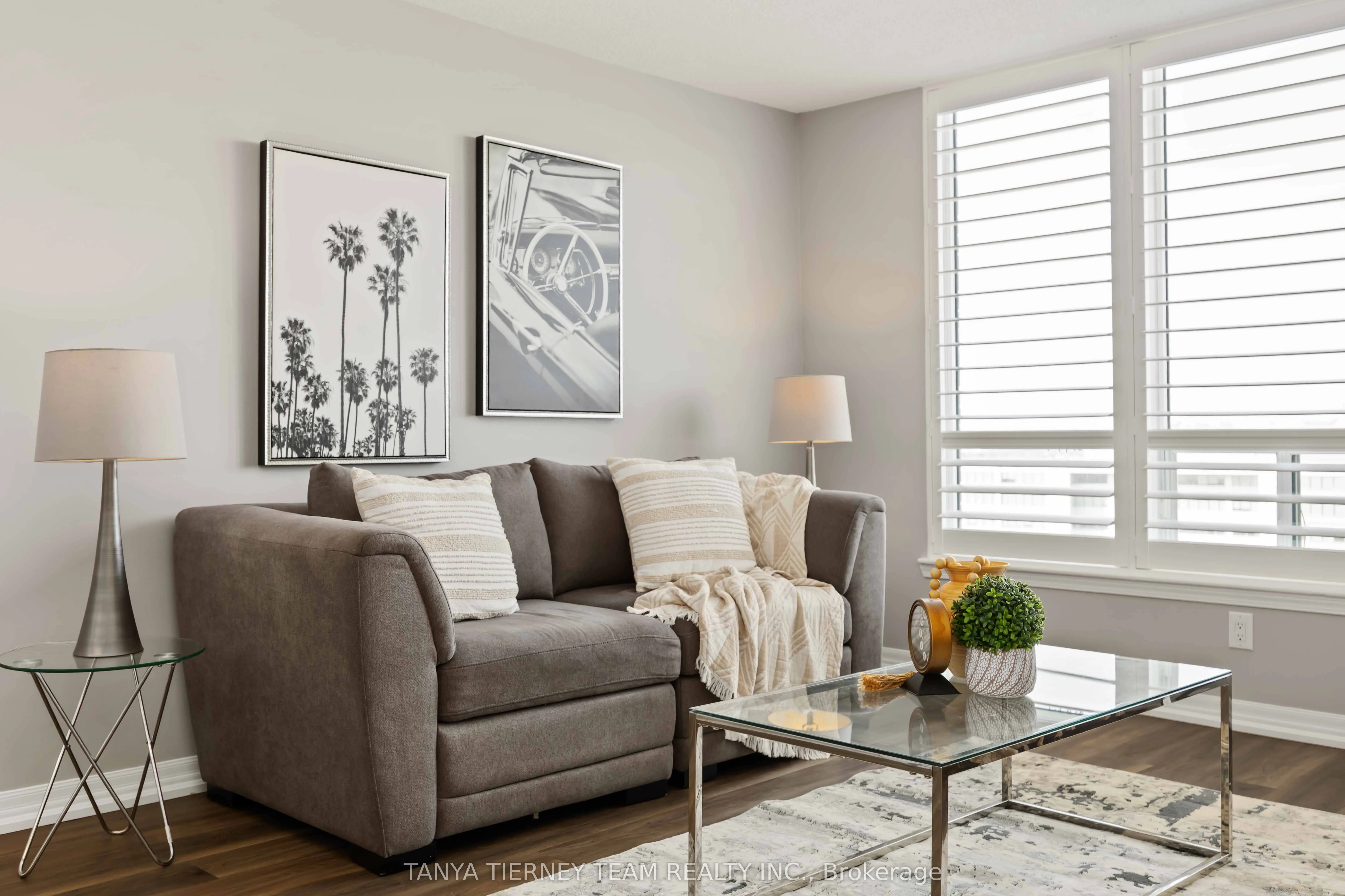711 Rossland Road E, #1206