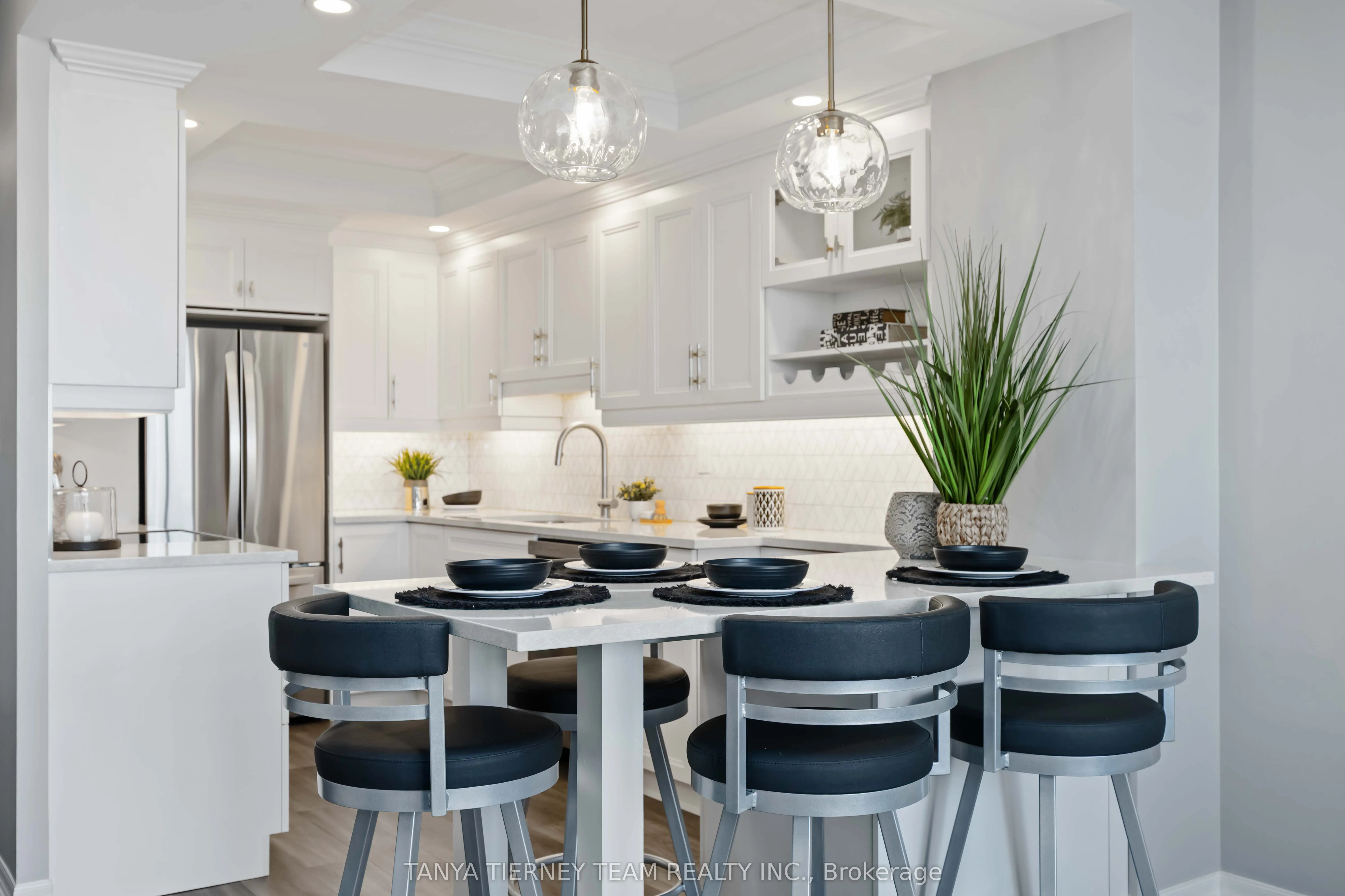 711 Rossland Road E, #1206